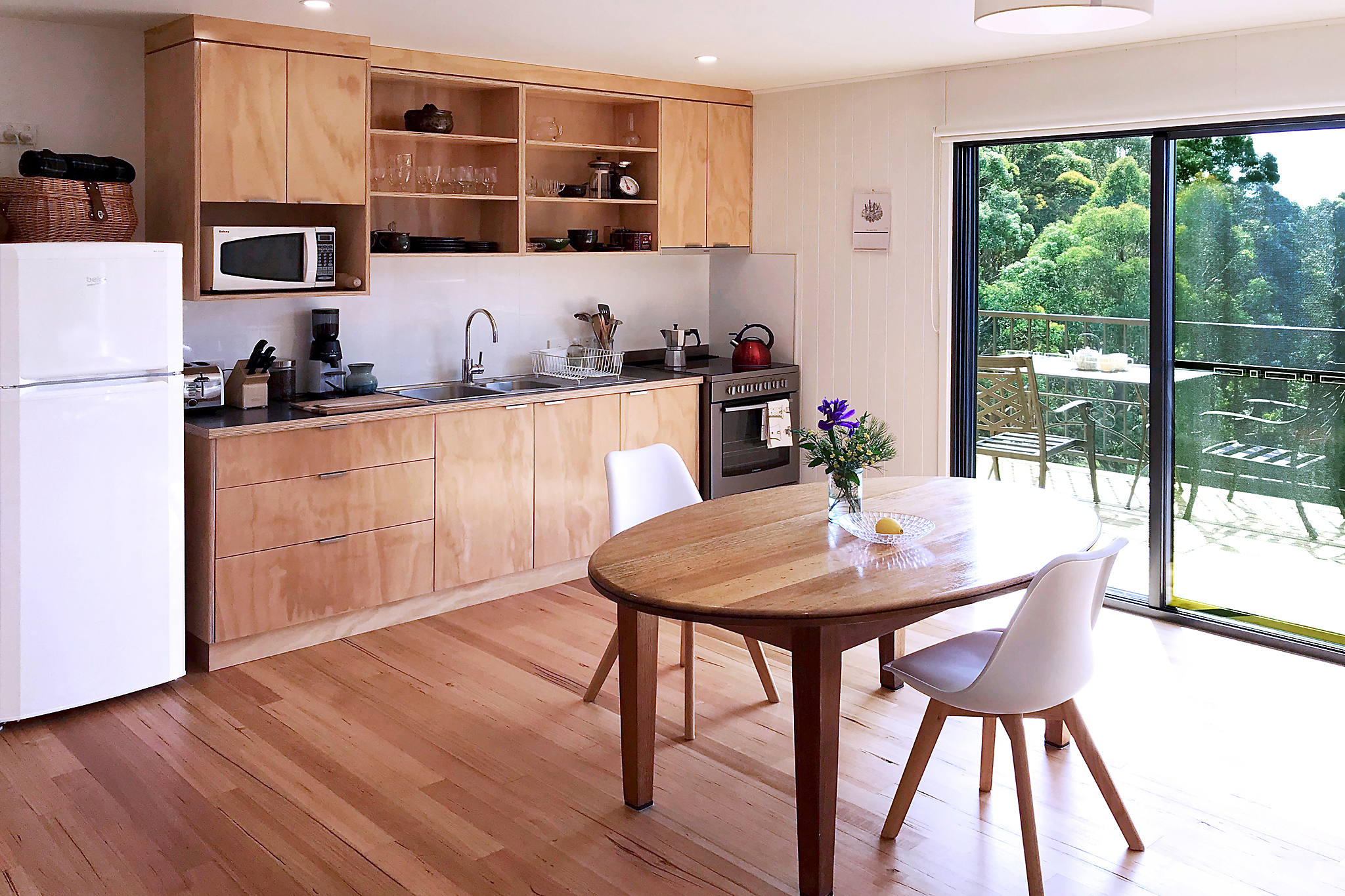 The kitchen and dining space