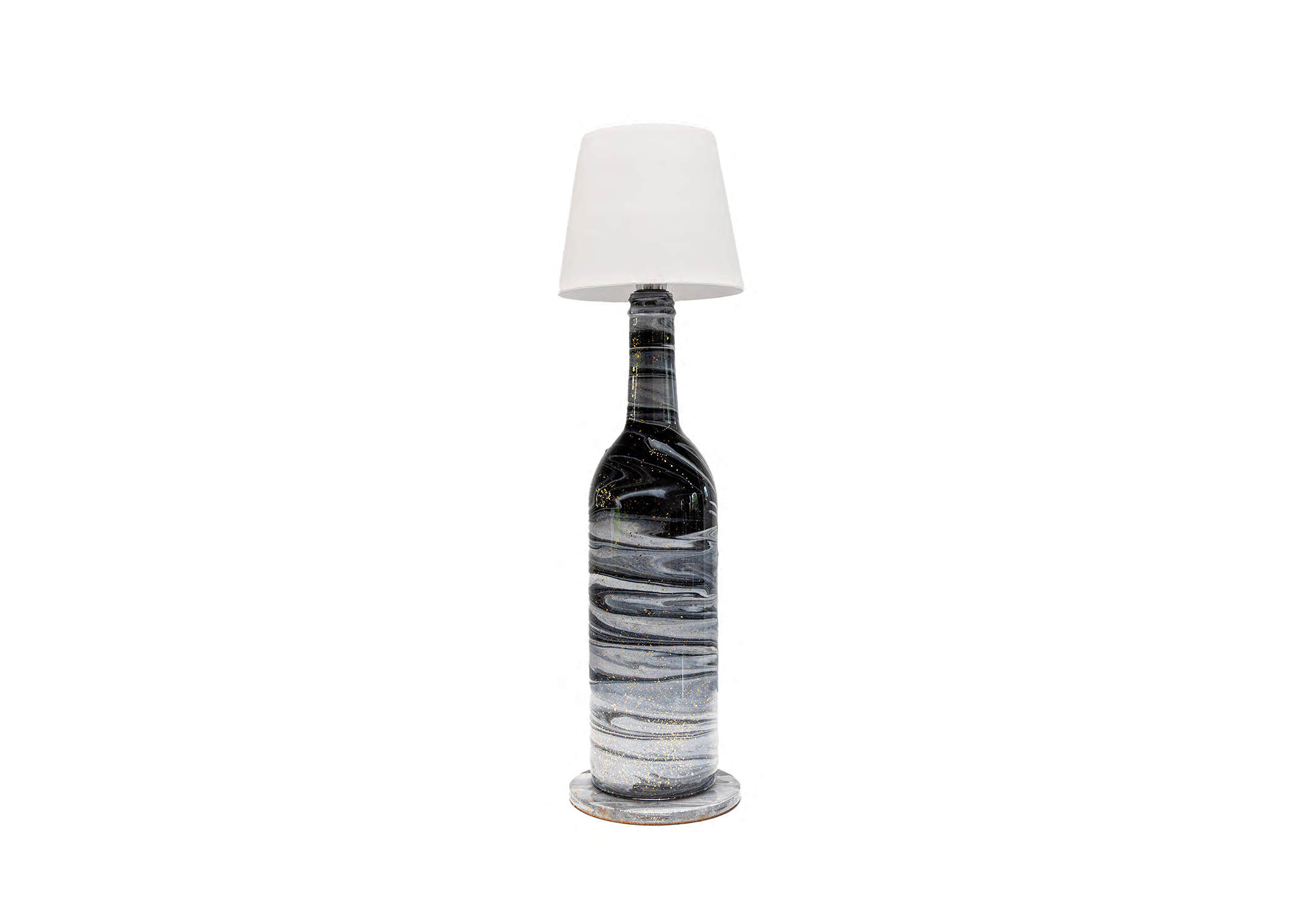 Glass bottle lamp with an artistic fluid art finish designed to bring a warm, elevated glow into your space. A functional décor piece perfect for nightstands, shelves, consoles, or mood lighting around your home. Includes the full experience, all materials, a rechargeable lamp, and your finished piece professionally coated with a high-gloss resin finish.