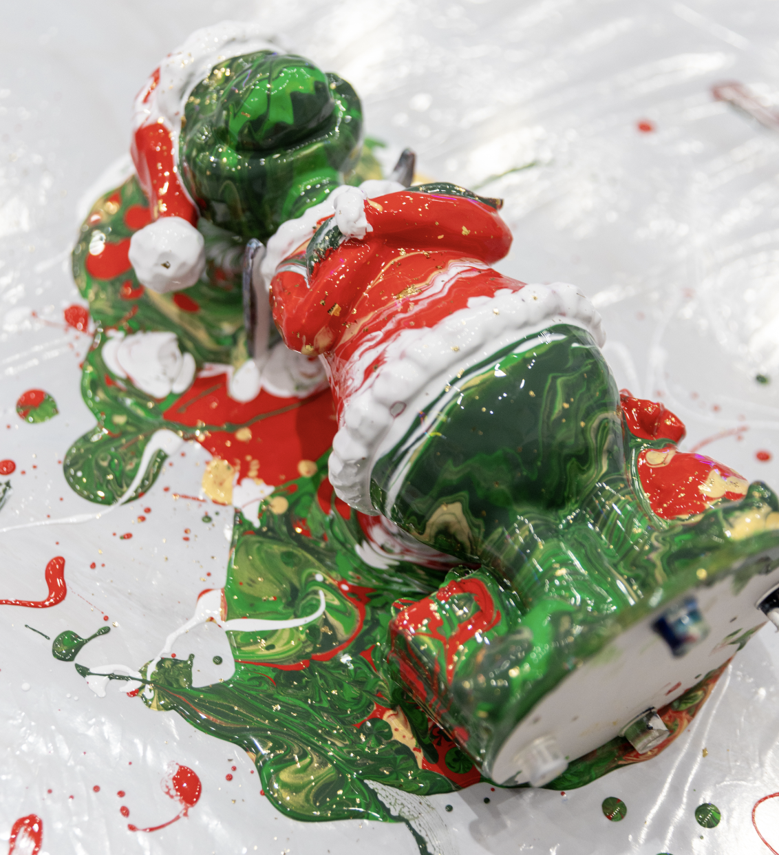 A festive holiday-inspired sculpture that brings playful Christmas spirit to your home décor. Perfect for mantels, shelves, entryway tables, or as a one-of-a-kind seasonal centerpiece. Includes the full experience, all materials, and your finished sculpture professionally coated with a high-gloss resin finish. Available August 19–December 31, or until supplies last.