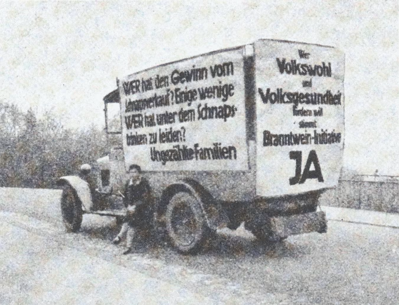 Küchenauto mit Propagandaslogans vor der Abstimmung vom 12. Mai 1929 über die Branntweininitiative, 1929, aus: Regula Züricher, Von Apfelsaft bis Zollifilm, 1996, S. 218.