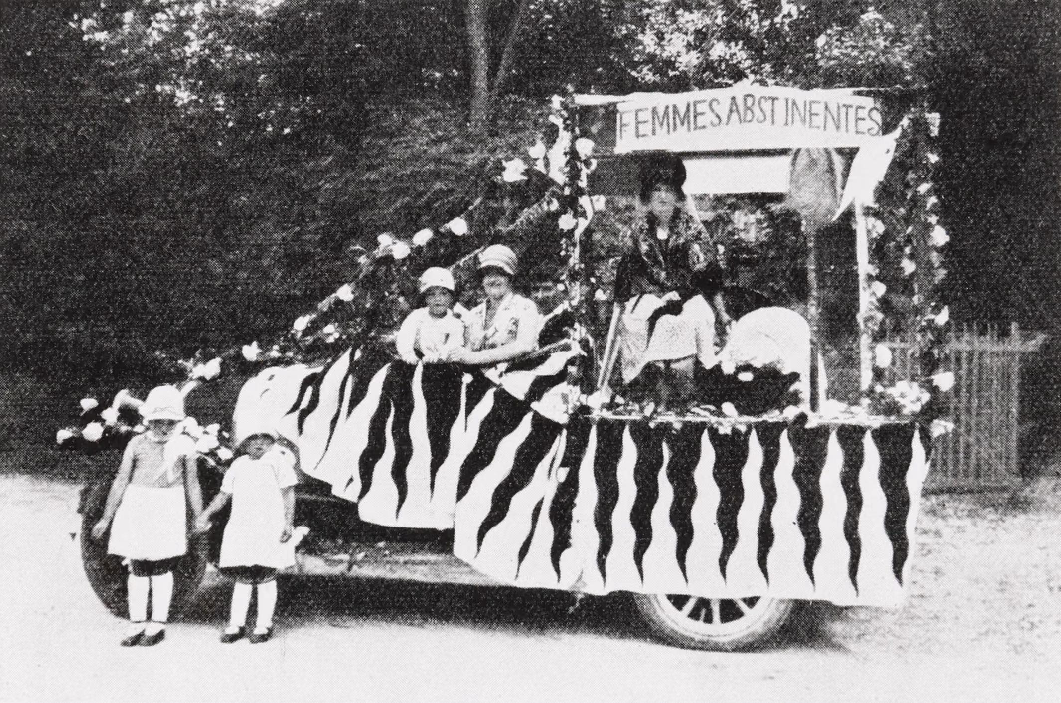Ortsgruppe Vallorbe am Umzug des Blauen Kreuzes, Dezember 1931, Gosteli-Archiv