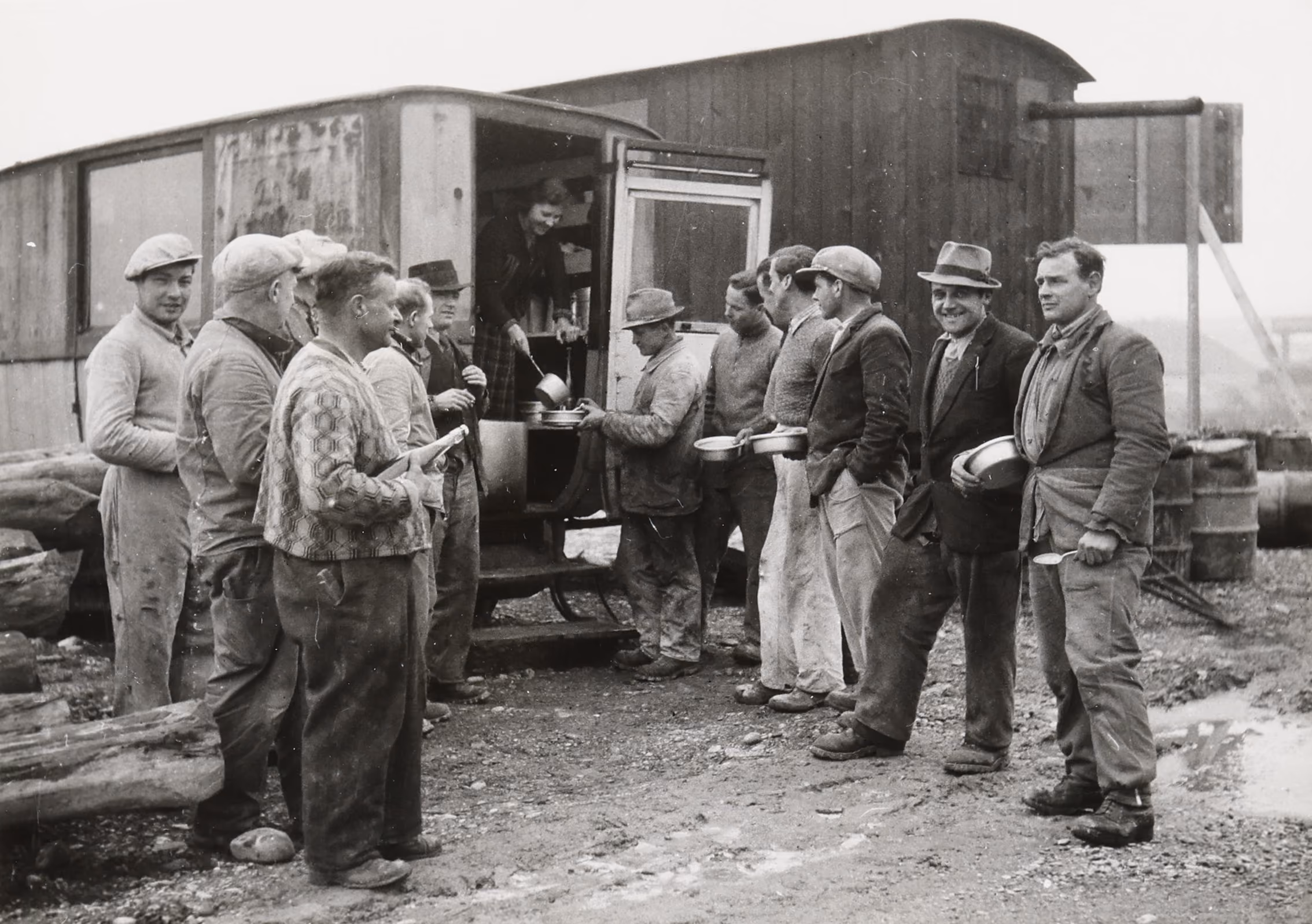 Basler Küchenauto am Kleinhüninger Rheinhafen, 1933, Gosteli-Archiv