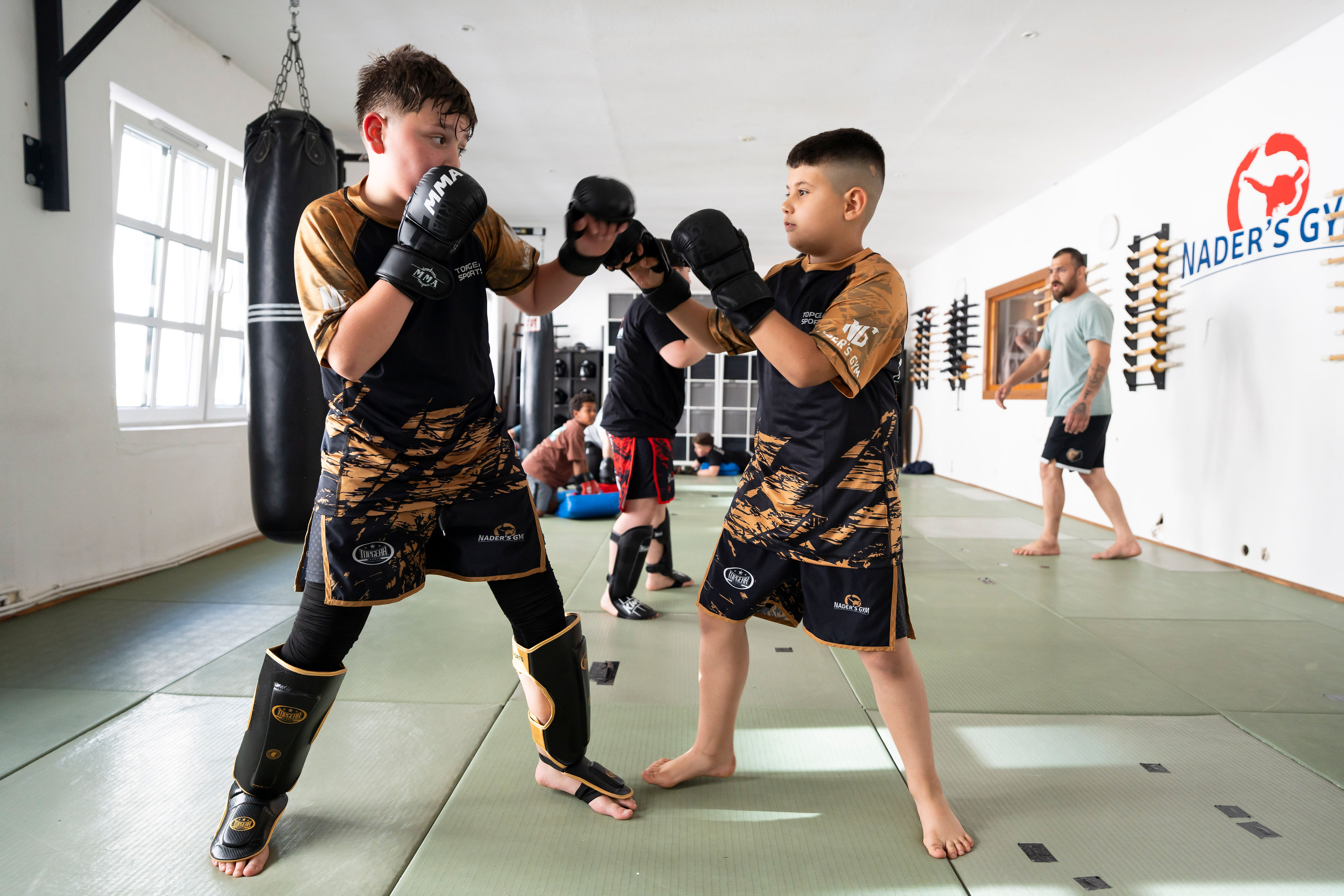 Kampfsport Training für Kinder: Kombinationen und Kampfstrategie bei Nader's Gym Hamburg