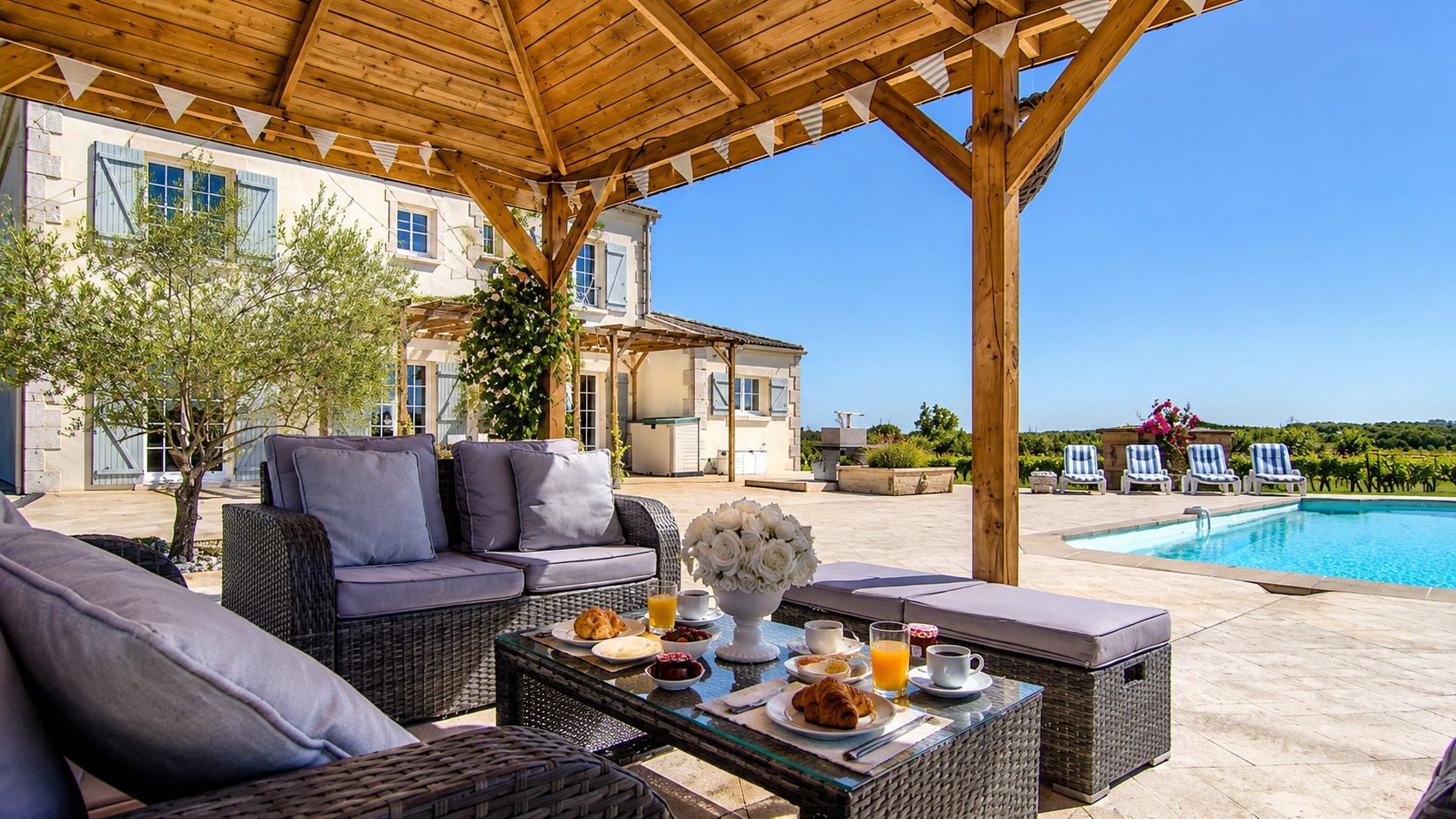 Slow mornings and outdoor breakfast at Bonté Maison