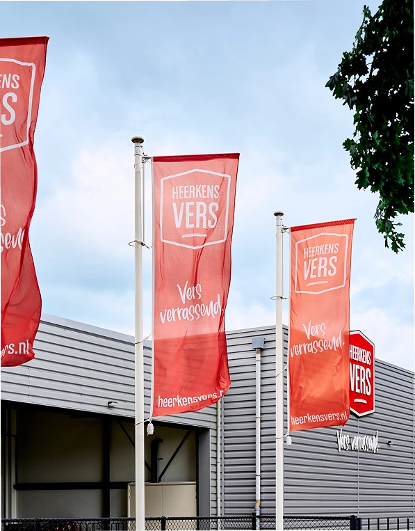 Vlaggen van Heerkens Vers met de tekst Vers Verrassend