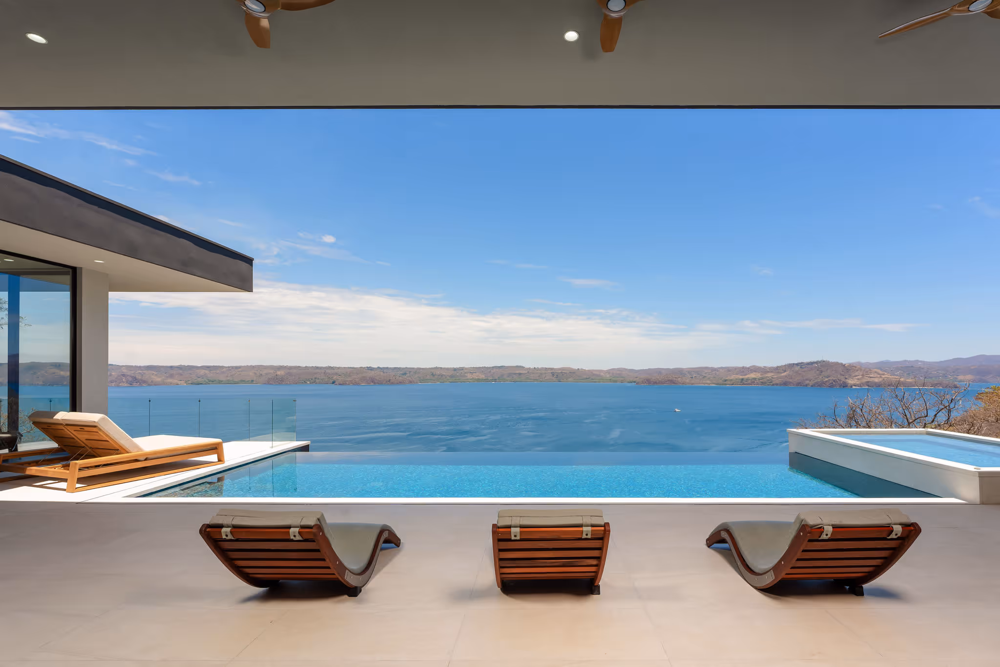 Monte Cristo infinity pool bay panorama