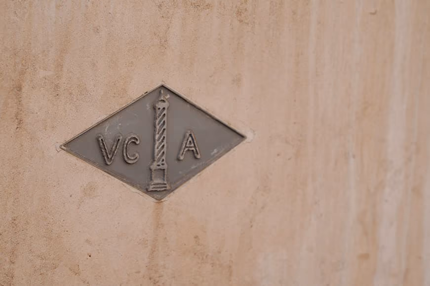 Van Cleef Logo
