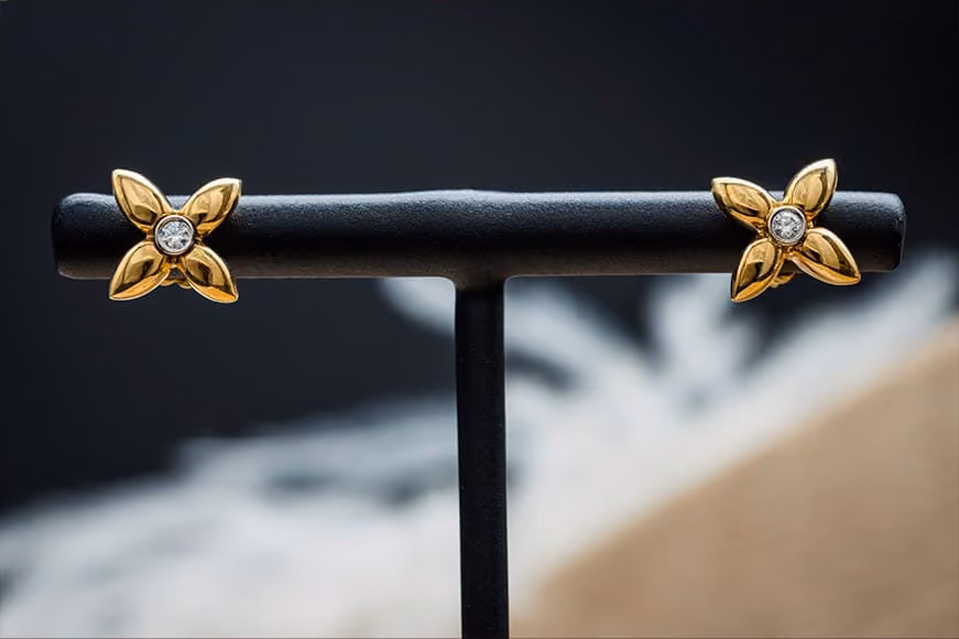 pawn designer earrings at Suttons & Robertsons Jewellers