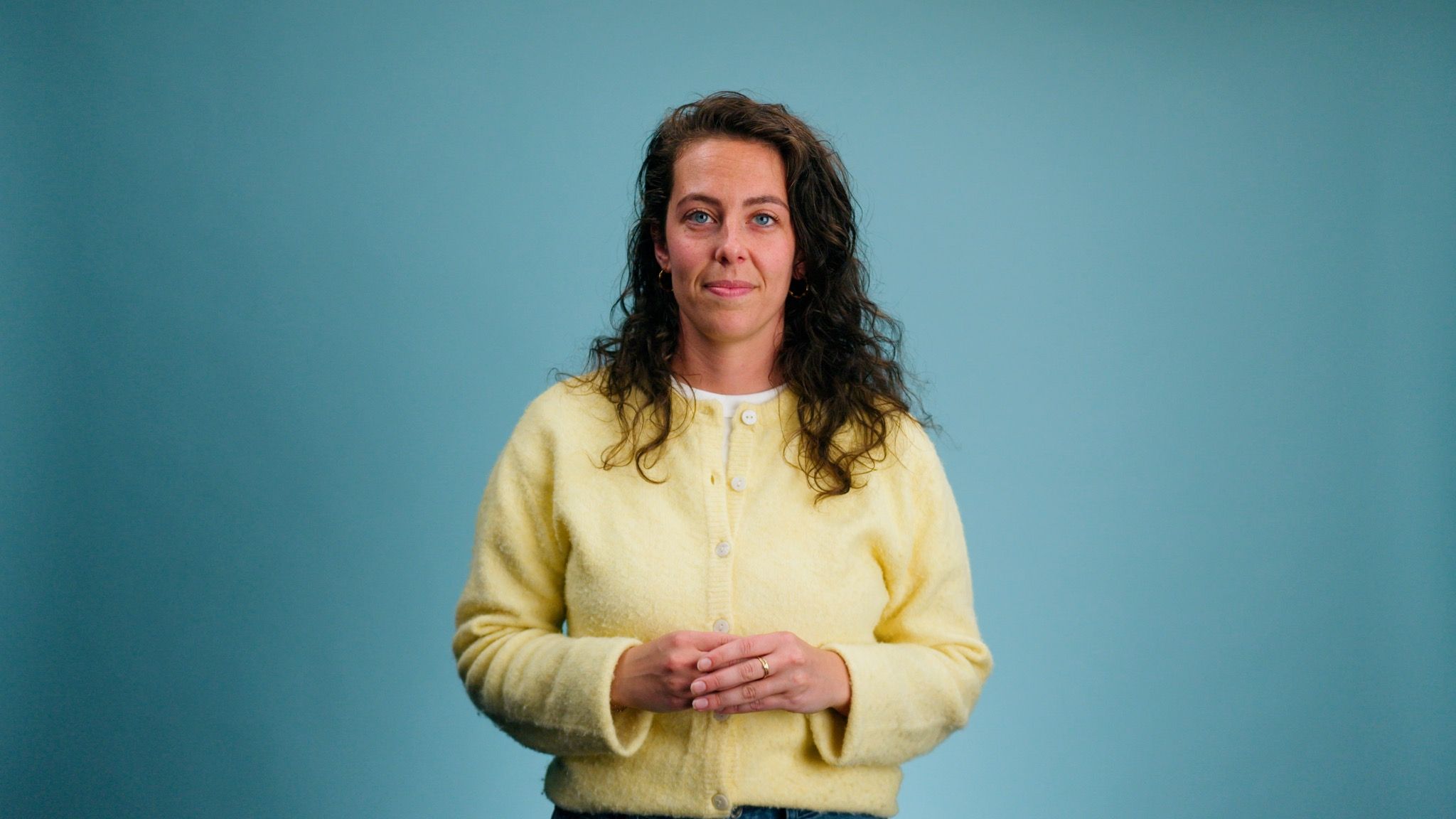 Professioneel portret in contentstudio voor personal branding, bedrijfsvideo of testimonial in Eindhoven.