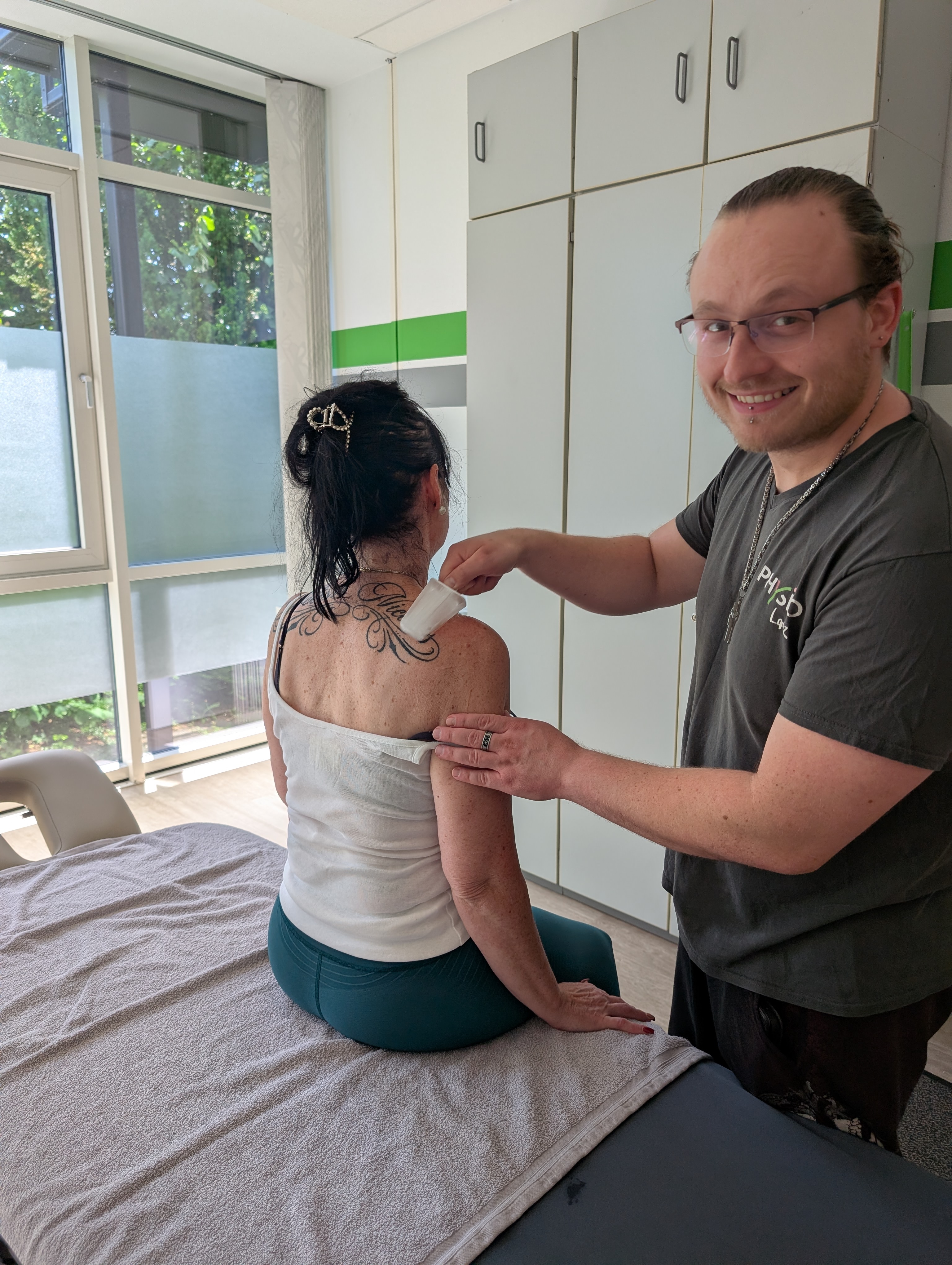 Moderner Behandlungsraum der Physiotherapie Physio Lanz in Weidhausen