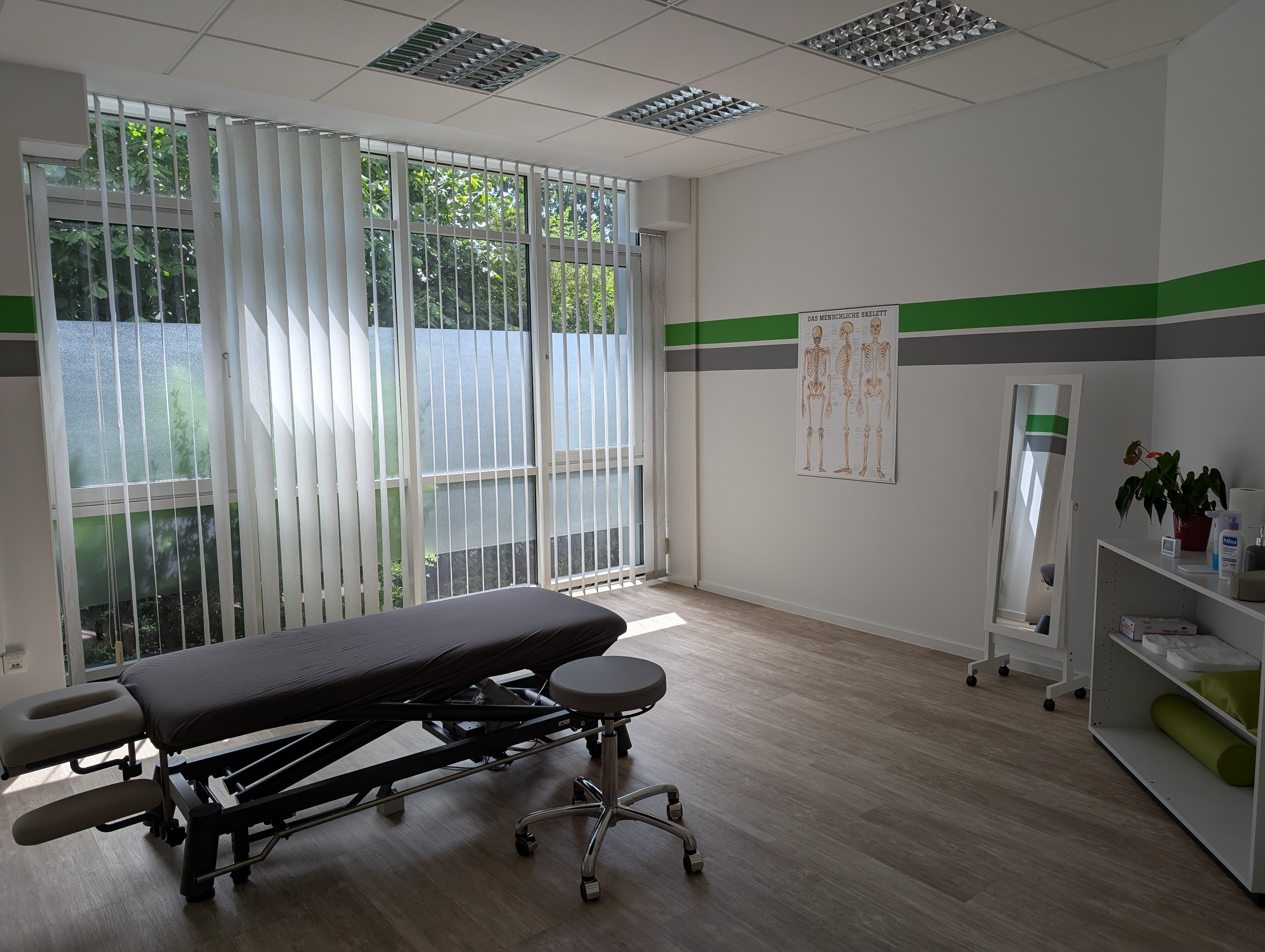 Moderner Behandlungsraum der Physiotherapie Physio Lanz in Weidhausen