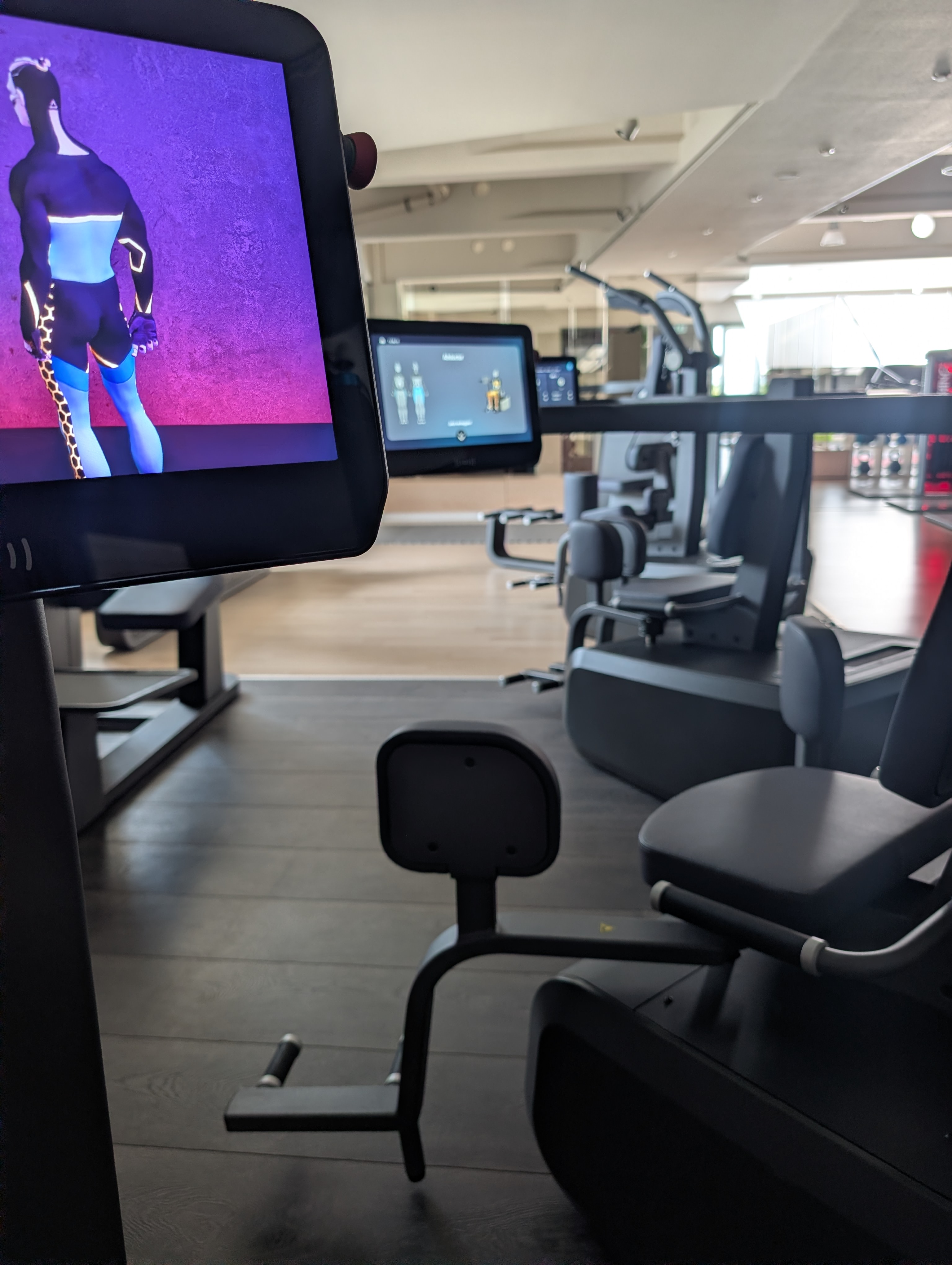image of weightlifting session (for a gym)