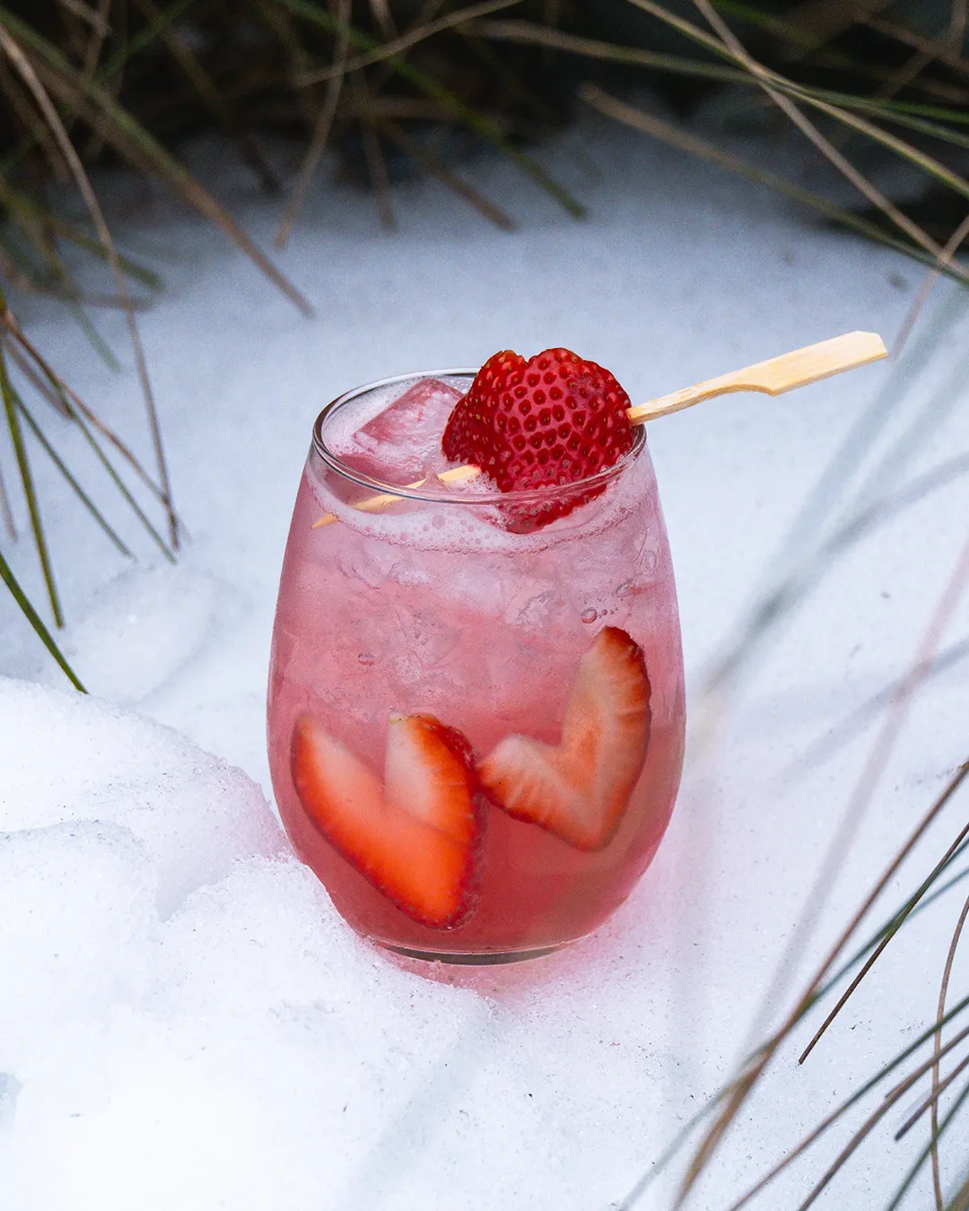 Bold grapefruit and basil layered with floral hibiscus, soft vanilla, and a refreshing botanical finish.