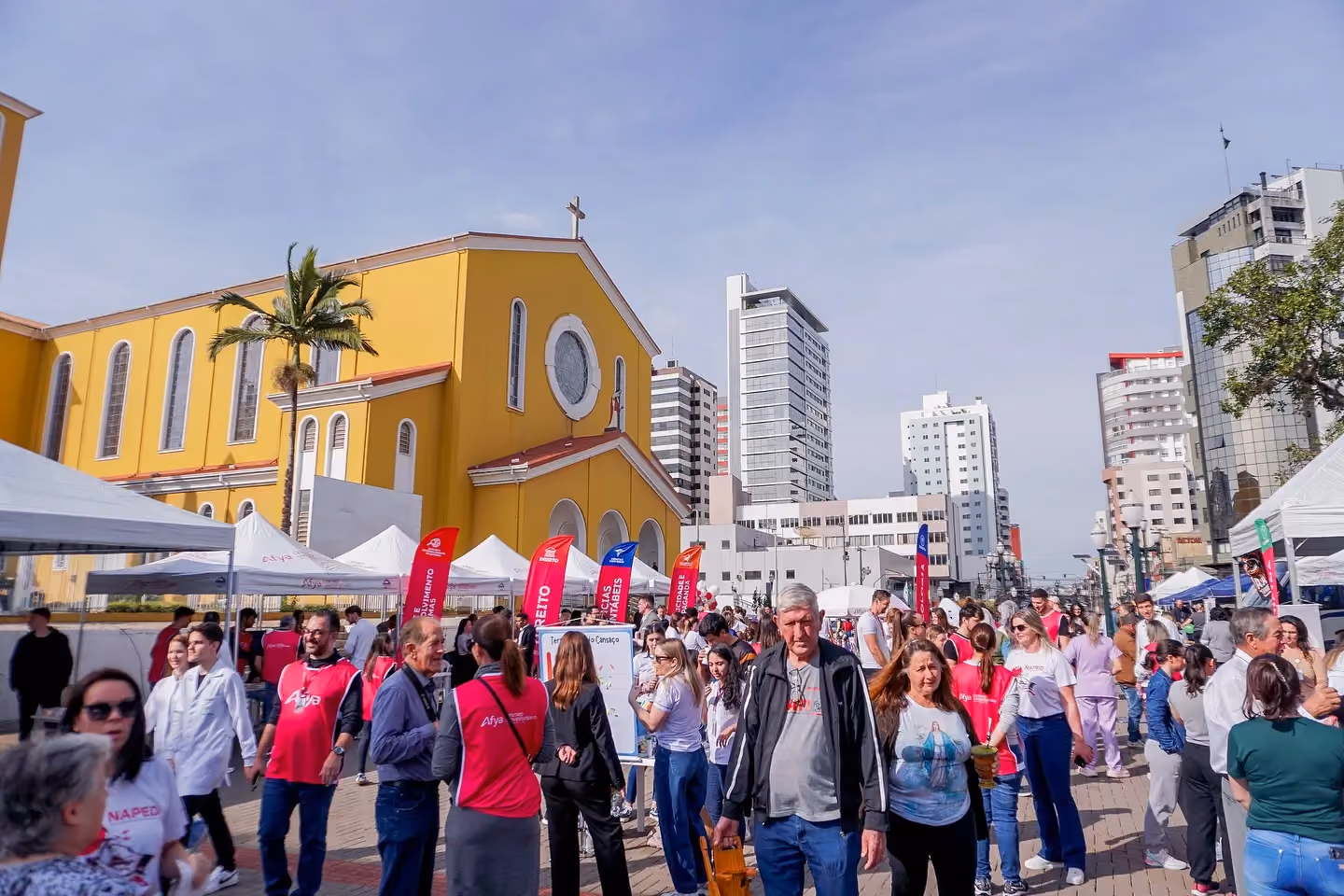 Afya leva atendimentos e serviços para a comunidade, em celebração aos seus 25 anos