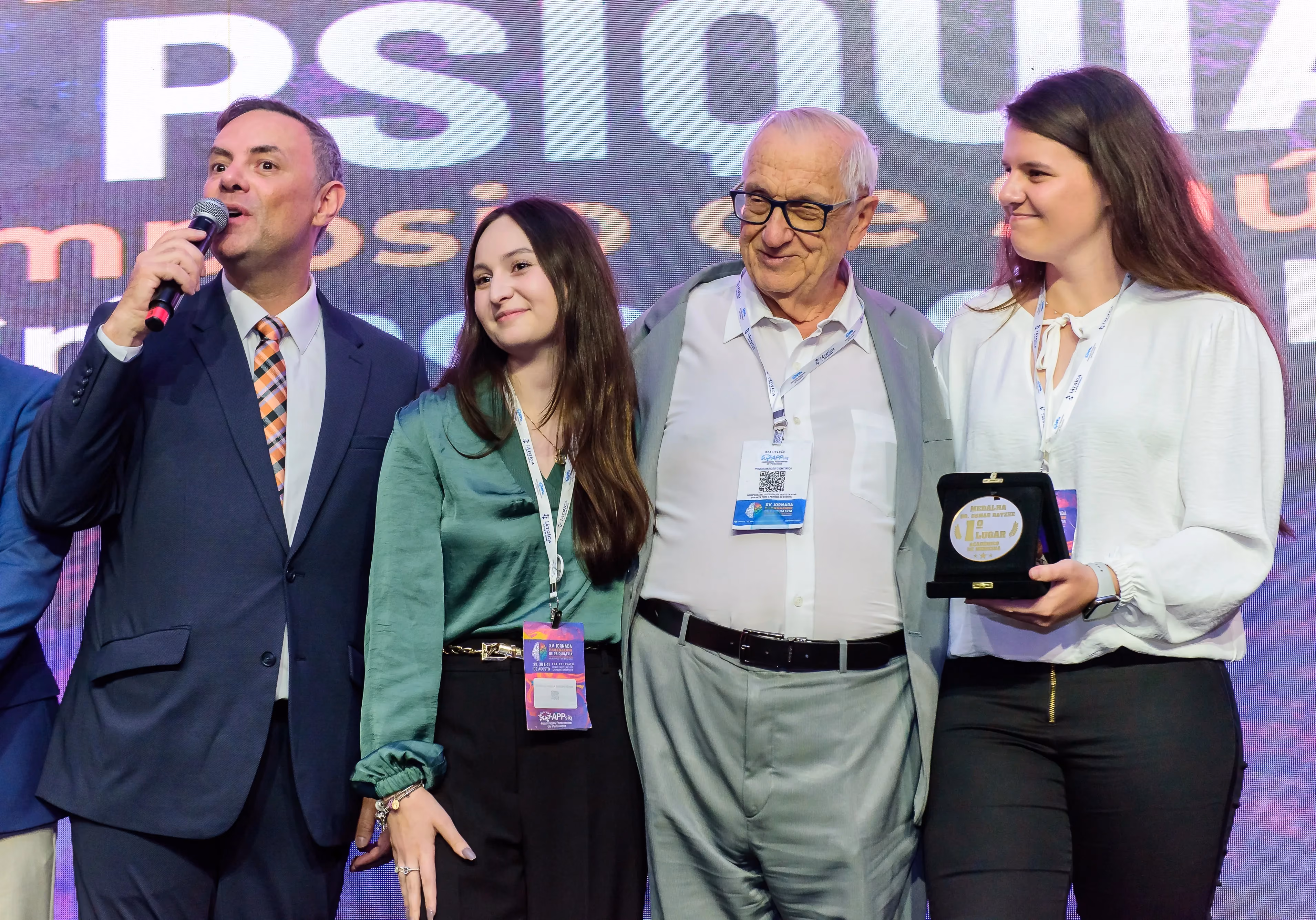 Liga Acadêmica de Psiquiatria e Saúde Mental recebe Medalha Dr. Osmar Ratzke