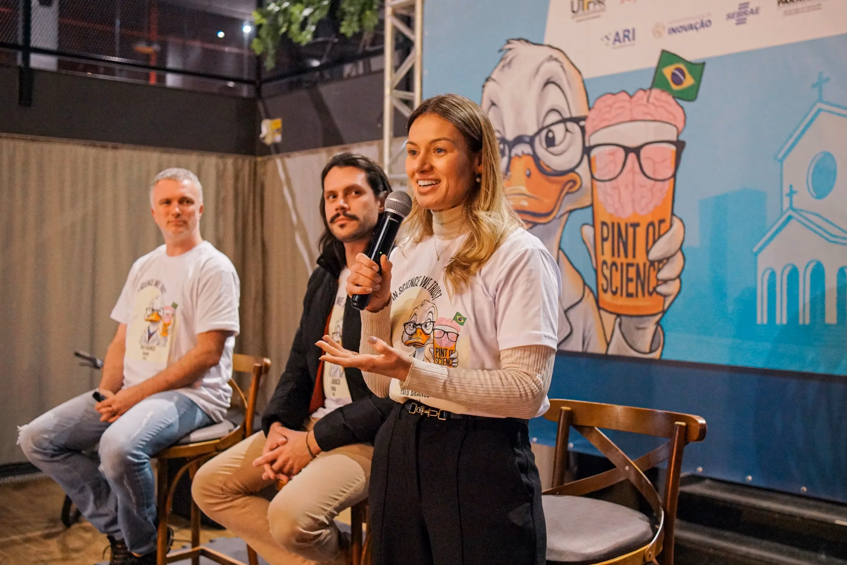Professoras pesquisadoras levam debates sobre inteligência artificial e saúde ao Pint Of Science
