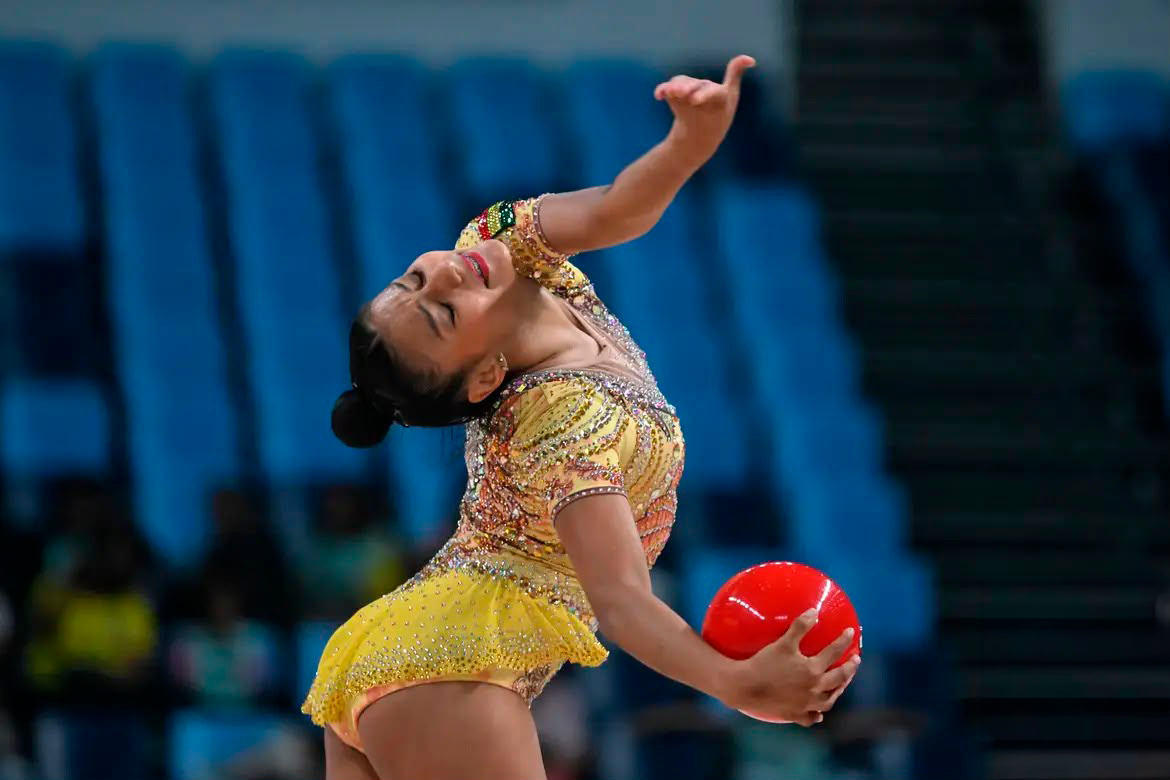 Acadêmica de Fisioterapia representa a Bolívia no Pan-Americano de Ginástica Rítmica Rio 2026