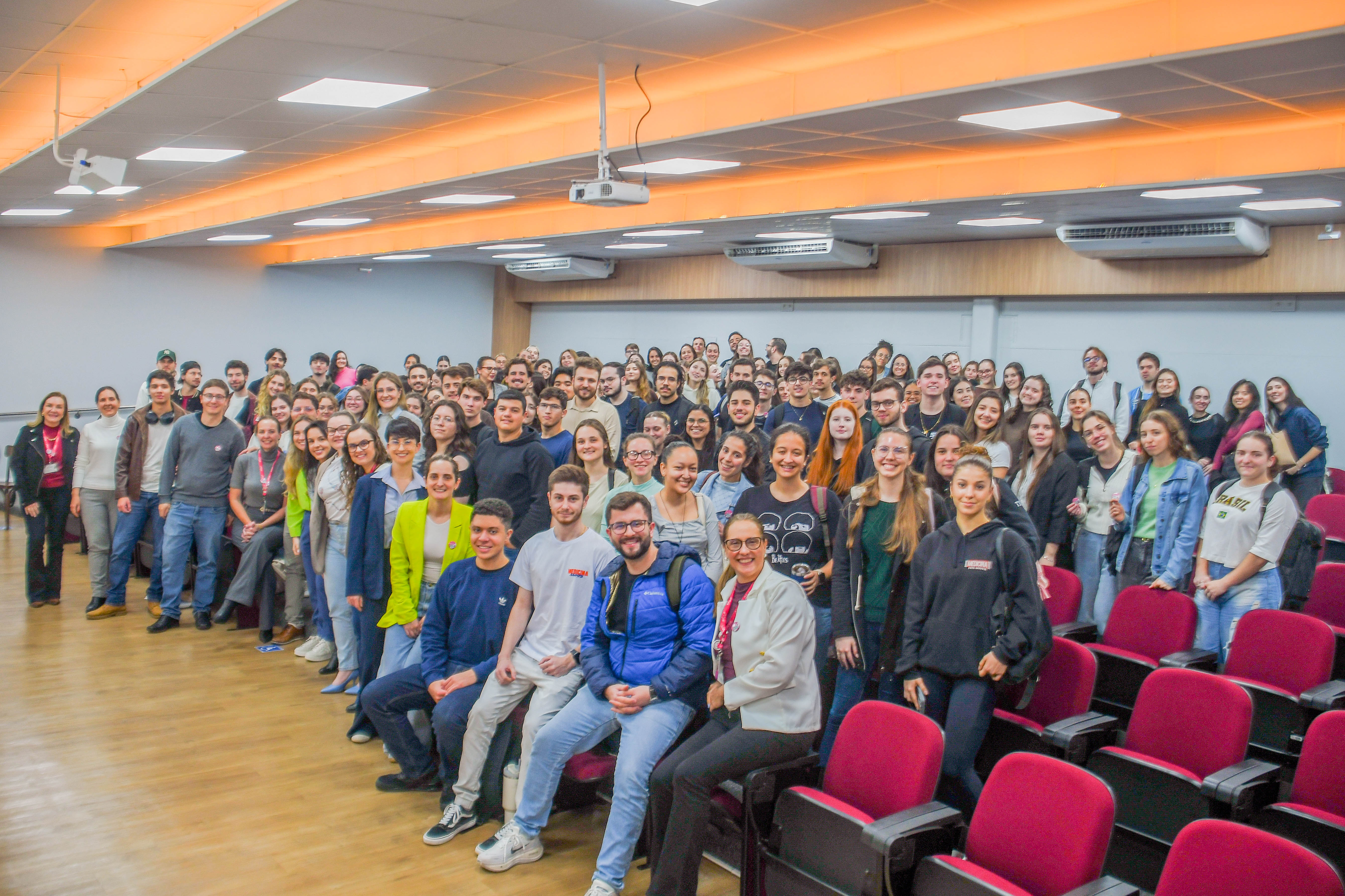 Afya Pato Branco celebra acreditação SAEME-CFM com acadêmicos e professores de Medicina