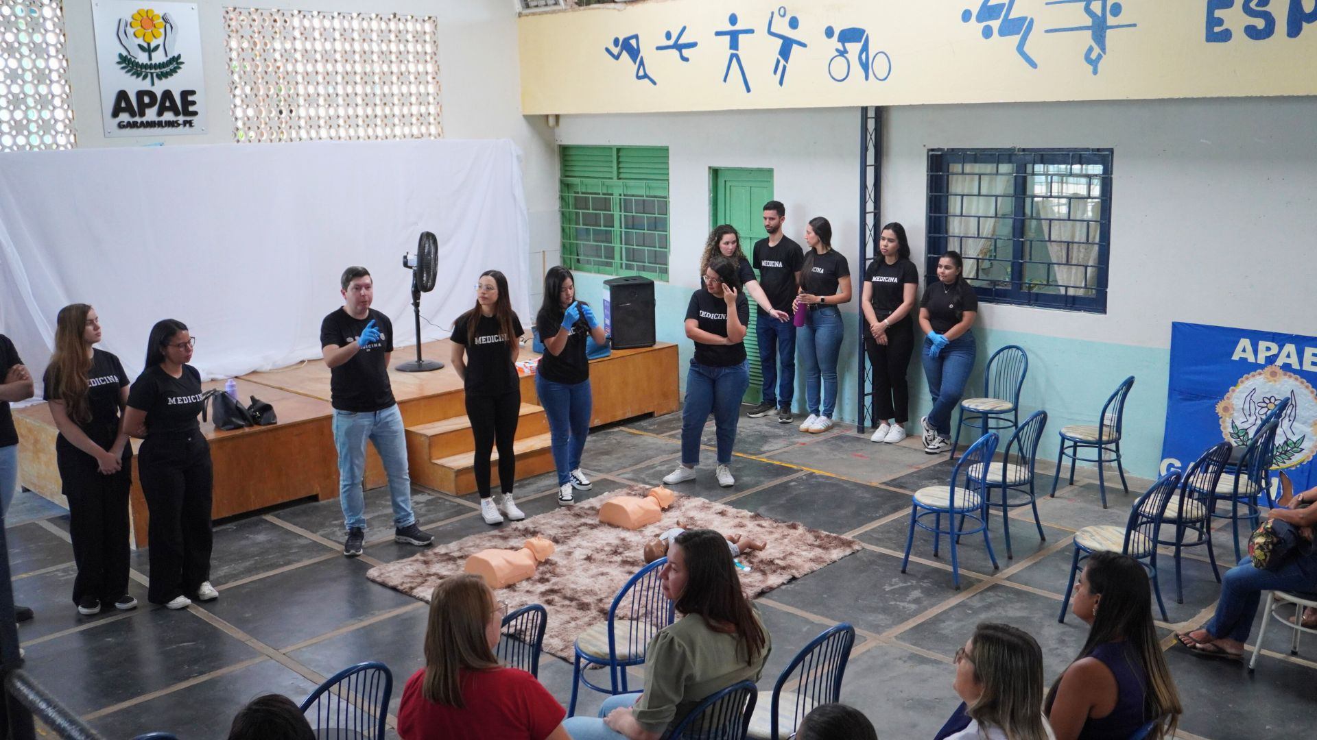 Projeto de estudantes de Medicina ensina técnicas de salvamento na APAE Garanhuns