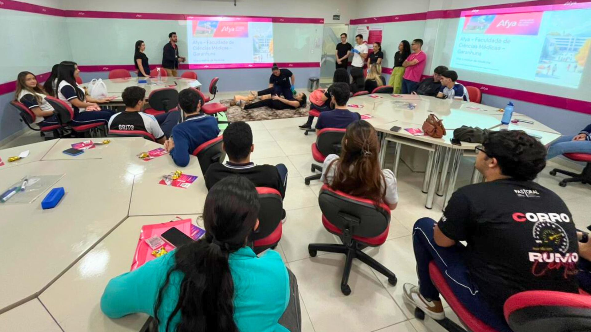 Alunos do Colégio Santa Sofia vivenciam experiência imersiva em Medicina através do projeto Afya na Estrada
