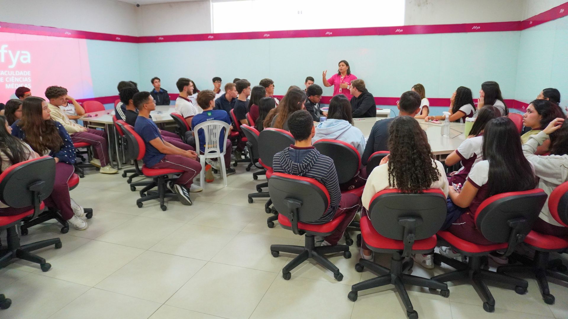 Projeto Afya na Estrada proporciona imersão na Medicina para estudantes do Colégio Quinze de Novembro