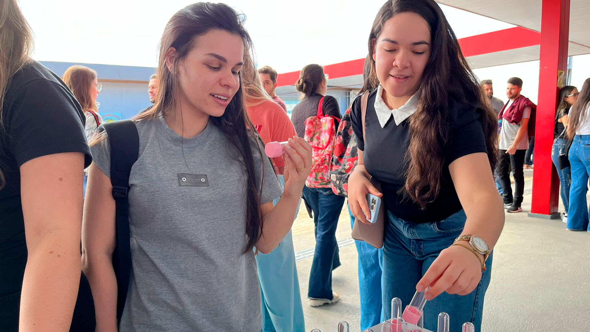 TPI: Momentos acolhedores marcam o dia de prova com distribuição de chocolate quente e café para os alunos
