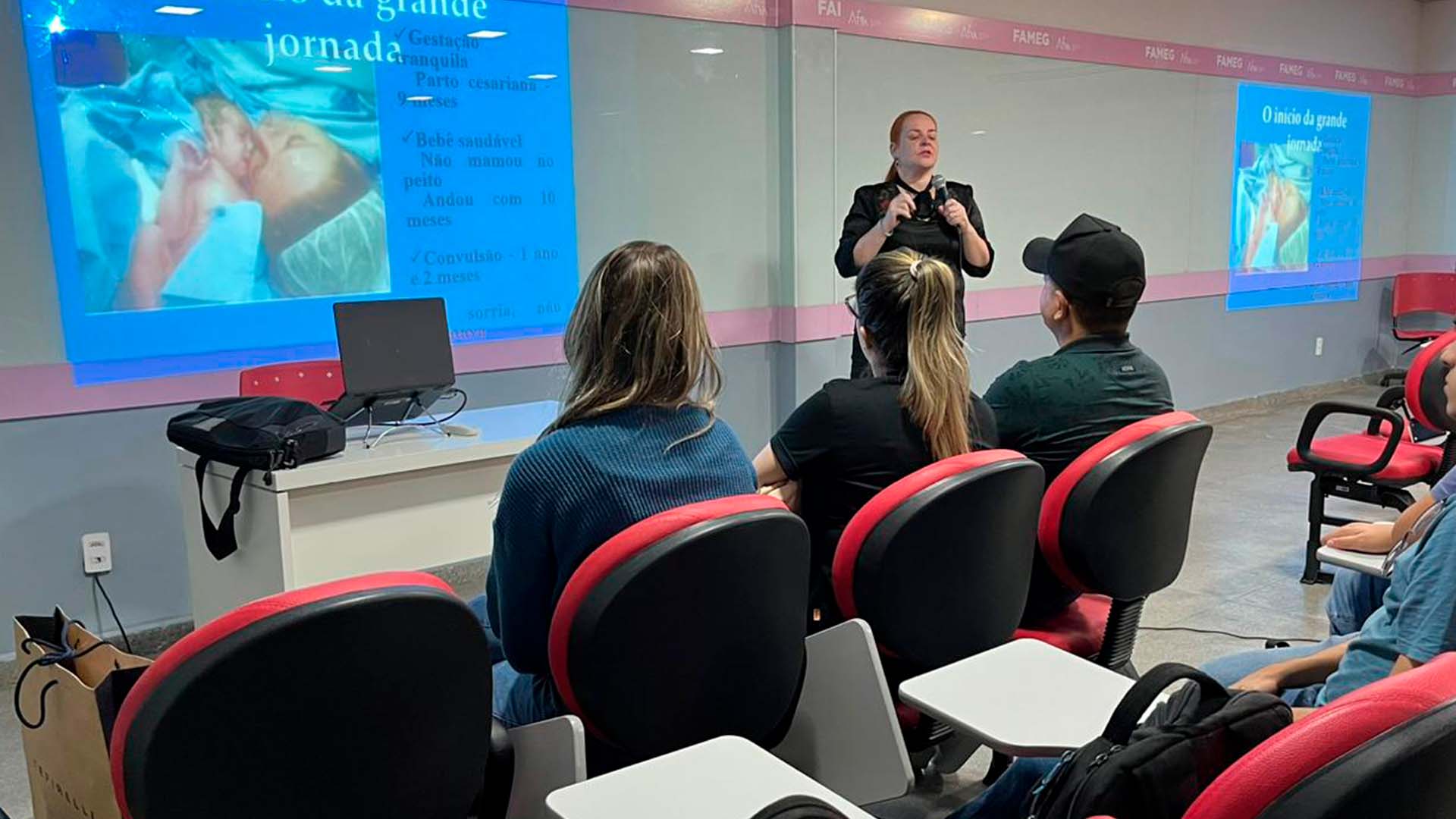 Abril Azul: alunos de medicina prestigiam palestra da Dra. Rennata Amorim sobre ser mãe de criança autista
