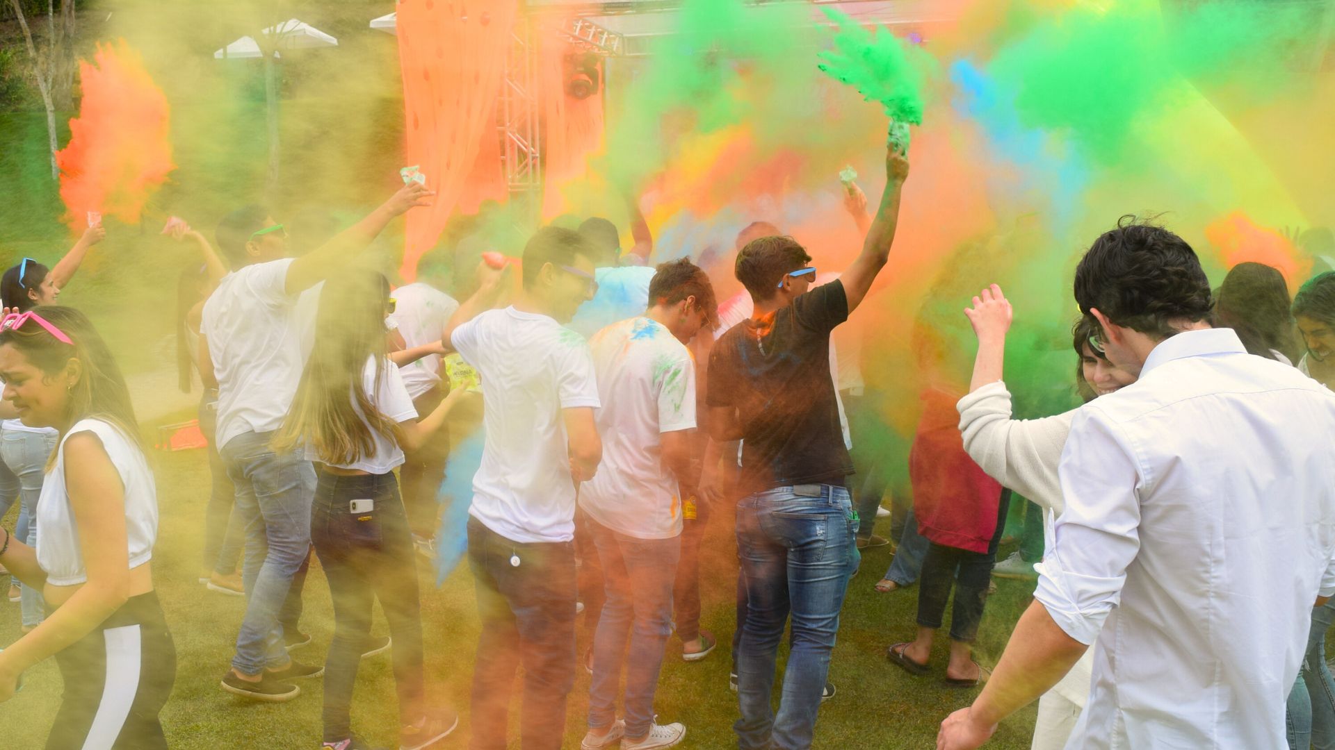 FAMEG realiza o Colors Festival (Festa das Cores)