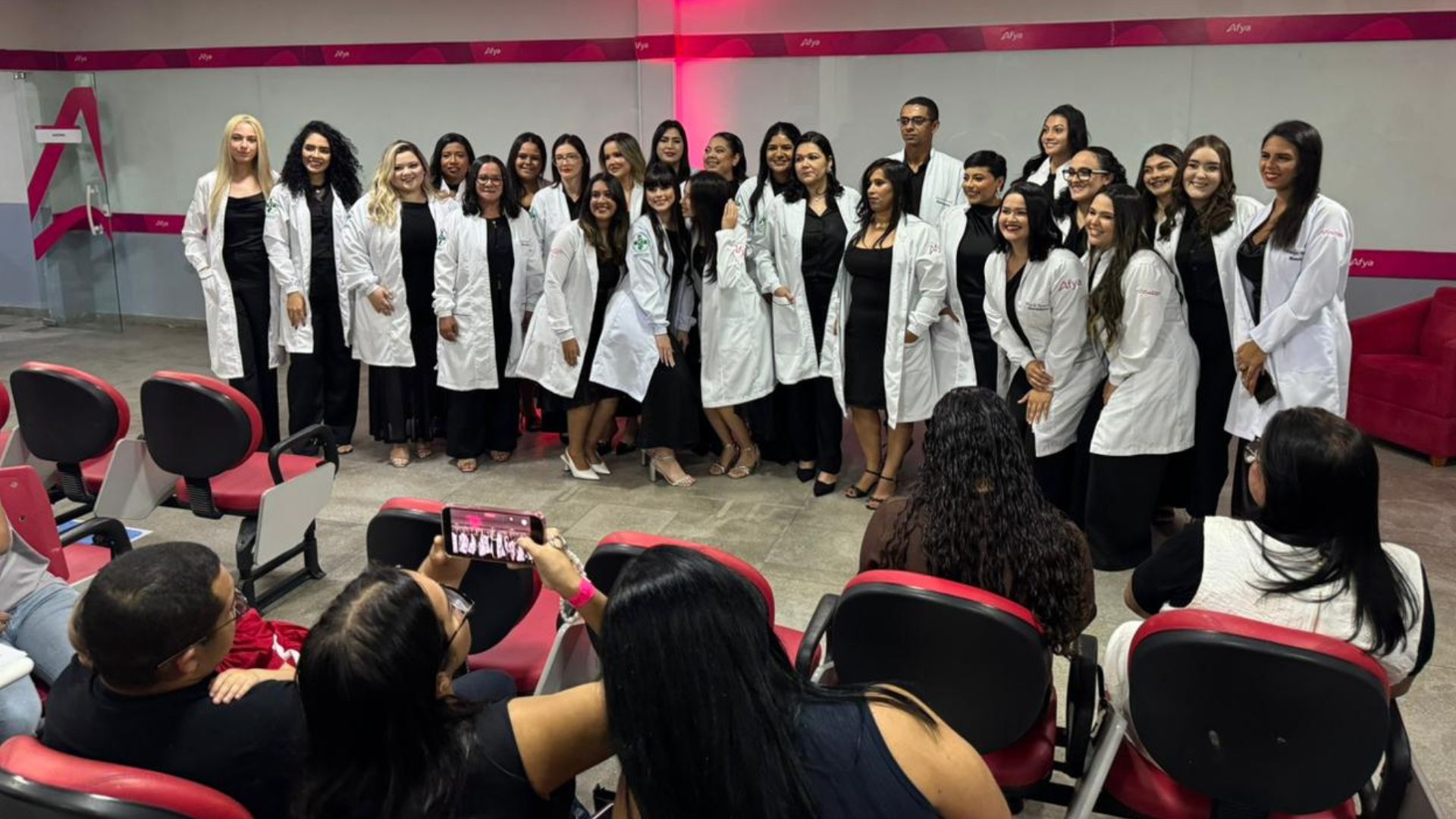 Cerimônia do Jaleco 2026.1 marca início da jornada acadêmica dos estudantes de Biomedicina da Afya Garanhuns