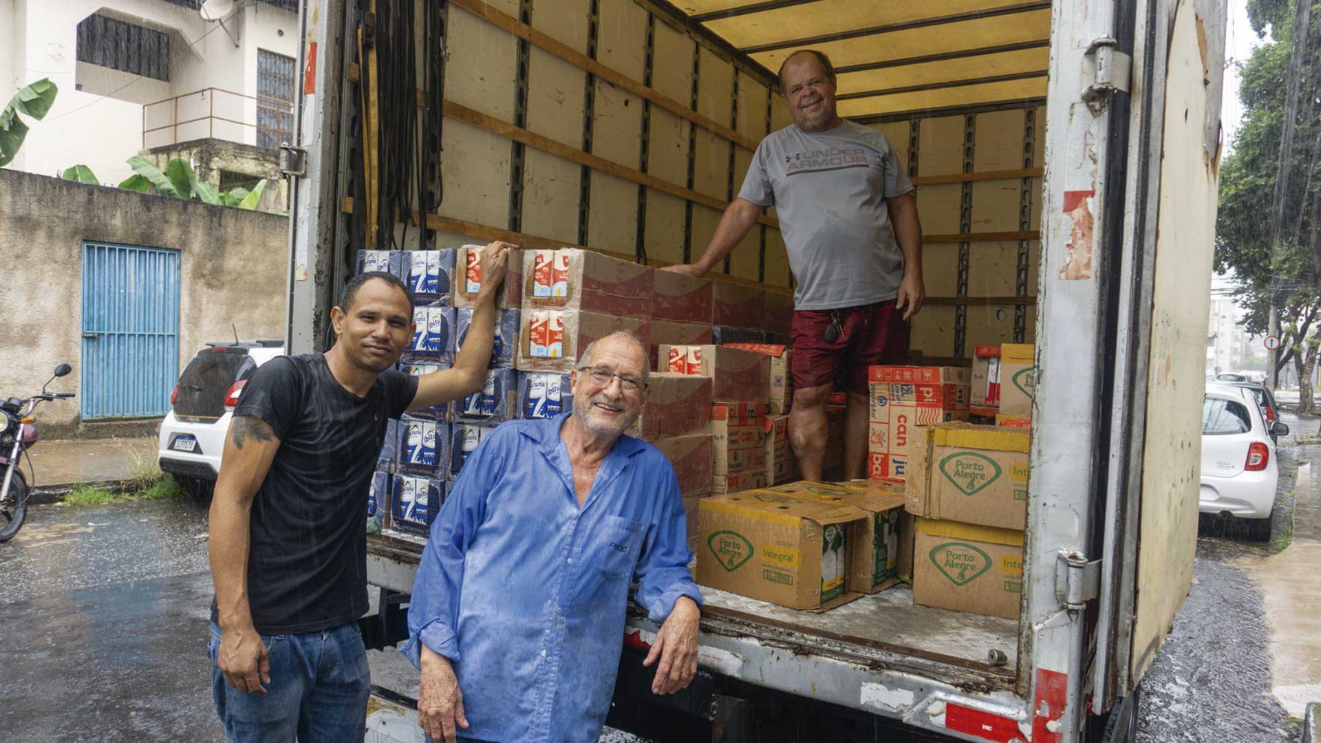 Calouros de Medicina da Afya Ipatinga arrecadam mais de 1.700 litros de leite em ação solidária