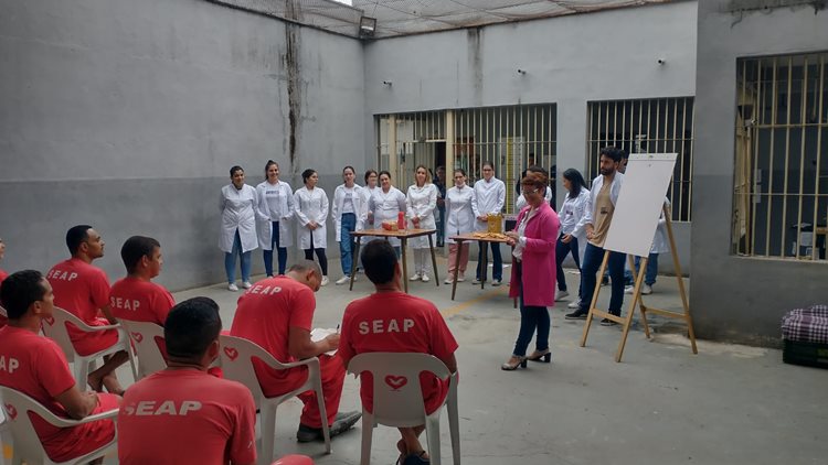 Educação em saúde para pessoas em situação de vulnerabilidade social