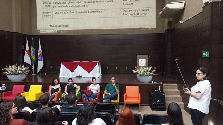 Roda de conversa reúne calouros e veteranos para troca de experiências