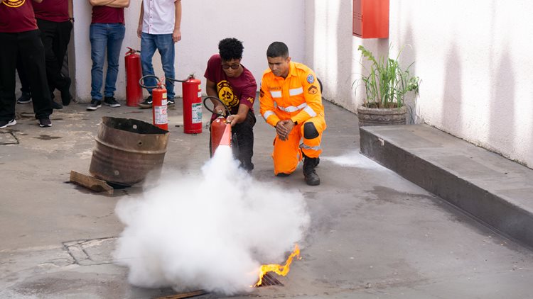 Treinamento de brigada com os funcionários Afya Ipatinga
