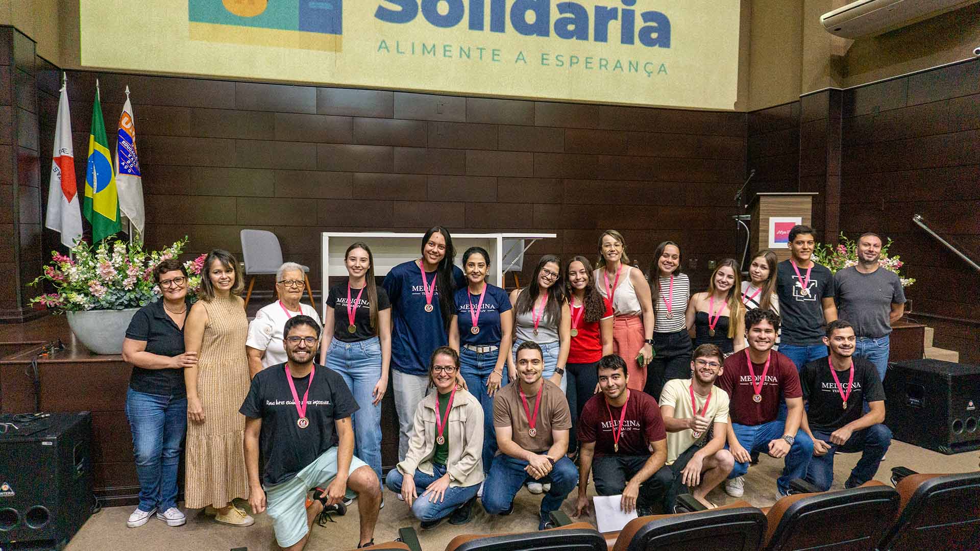 Calouros de Medicina da Afya Ipatinga arrecadam mais de 5.197 litros de leite em ação solidária