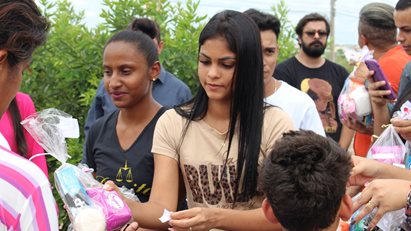 FASASETE Celebra o Dia das Mulheres com Entrega de Kits de Higiene Pessoal