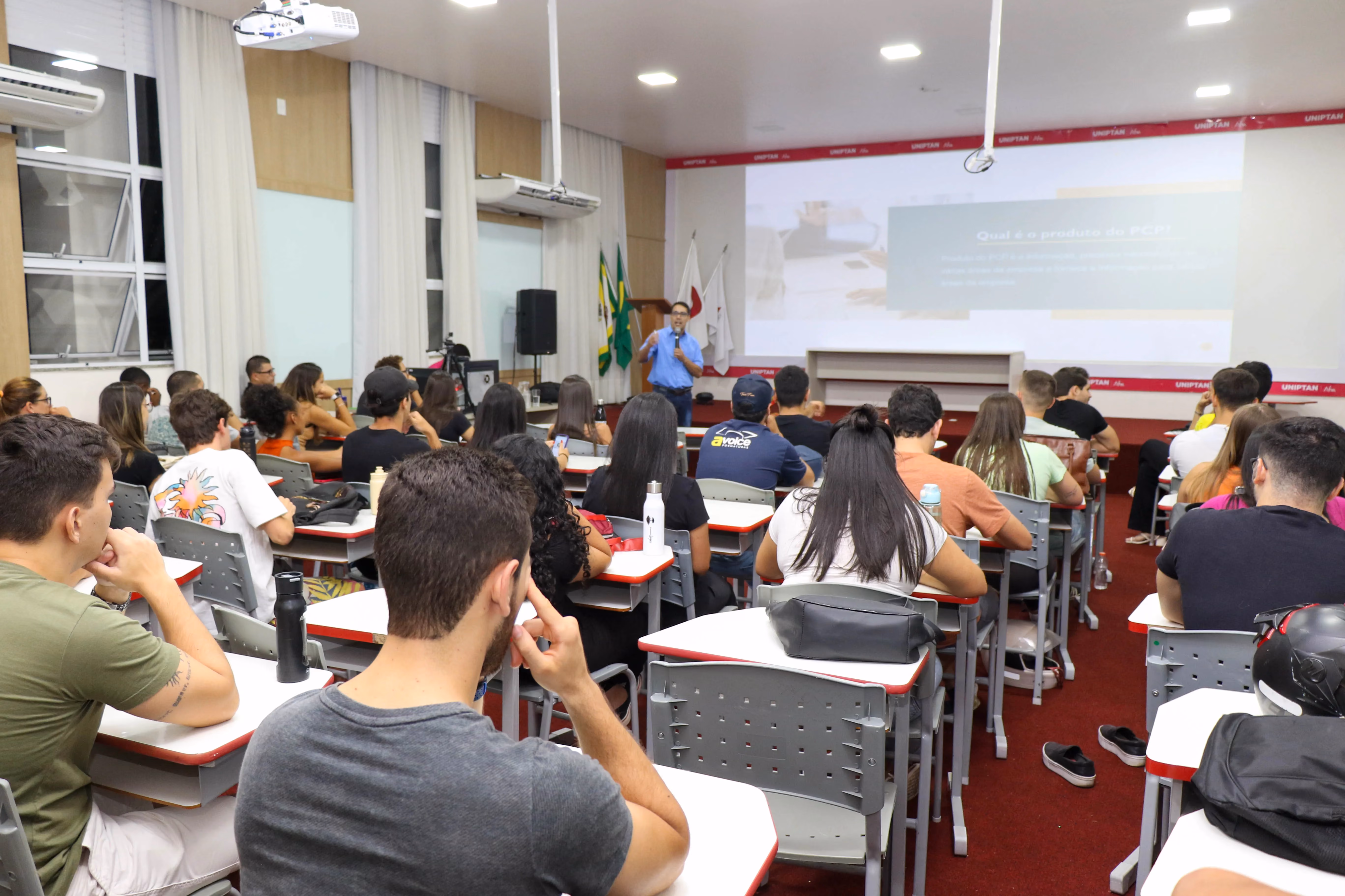 Alunos de Administração do Uniptan recebem palestra sobre Planejamento e Controle da Produção na Indústria