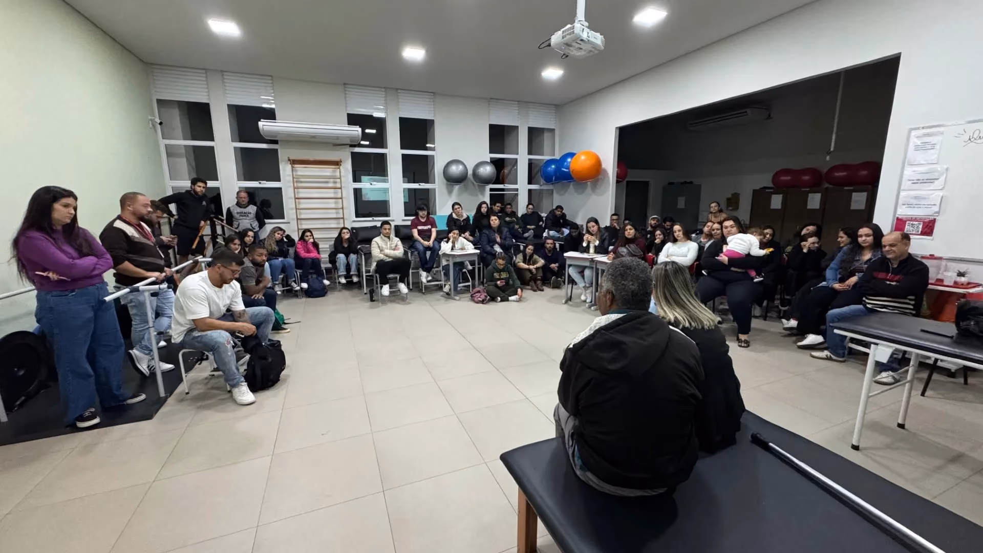Aula especial na Clínica Escola de Fisioterapia destaca importância do serviço de órtese e prótese na microrregião