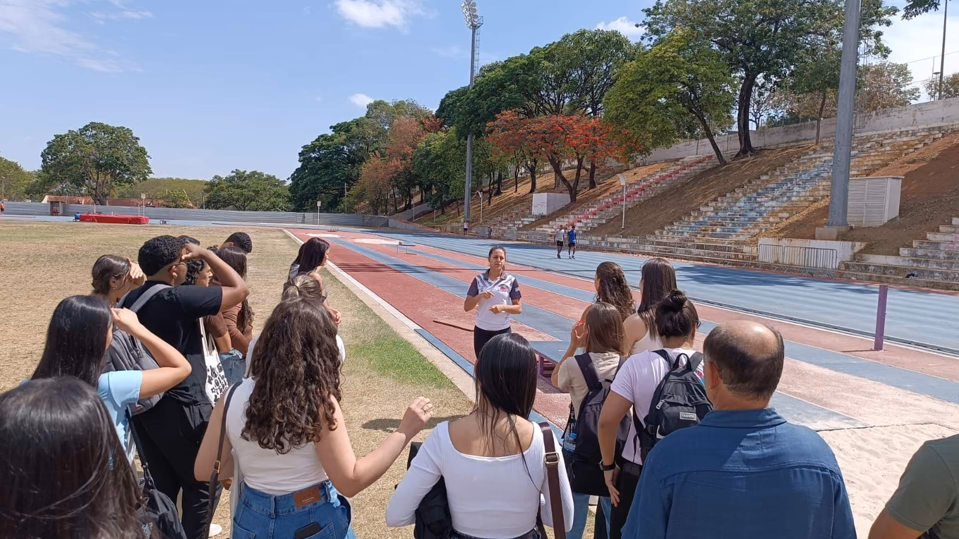 Estudantes de Fisioterapia da Afya São João del-Rei exploram a atuação fisioterapêutica no esporte durante visita ao CTE da UFMG