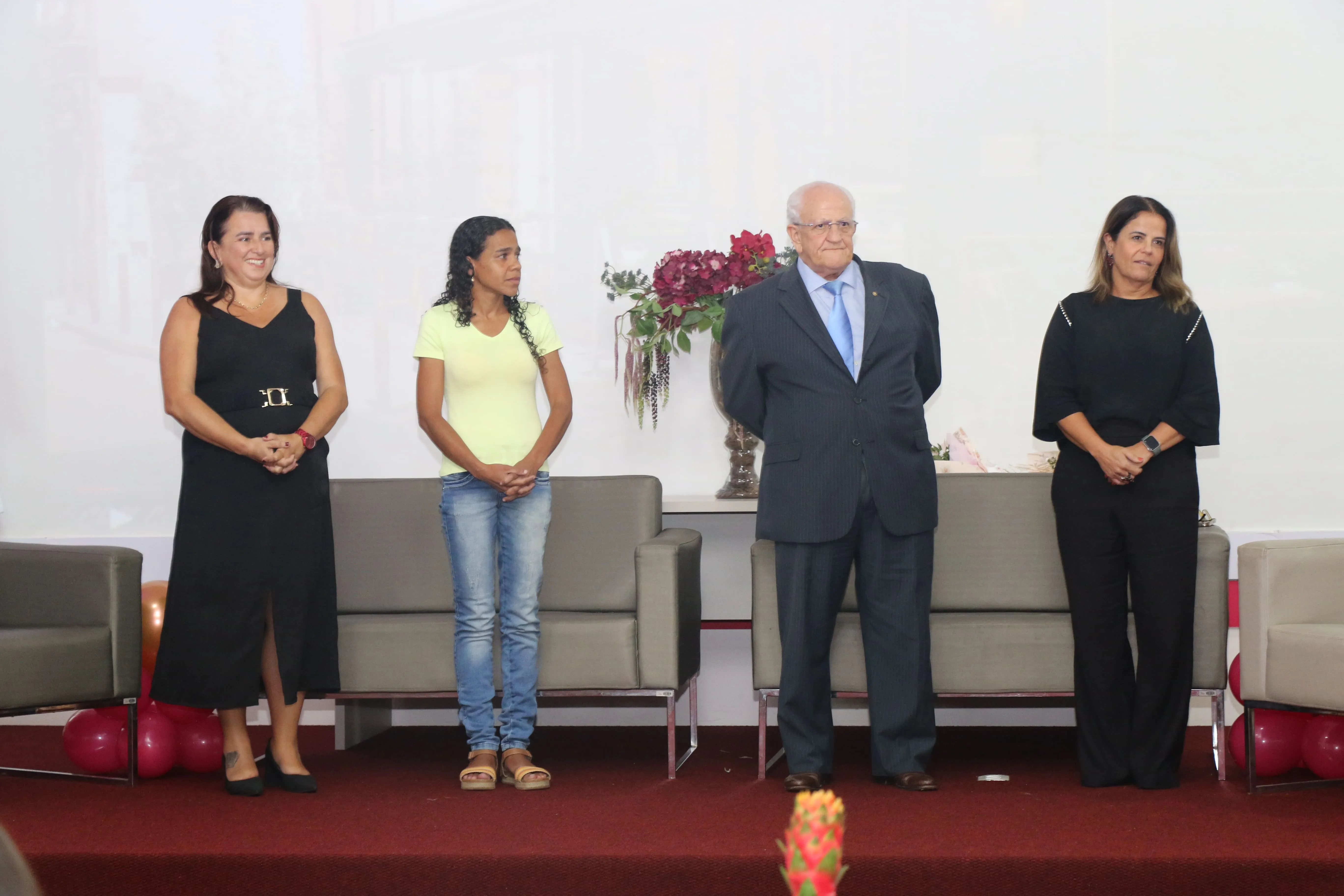 Reitora do UNIPTAN recebe homenagem do promotor de justiça no dia das mulheres
