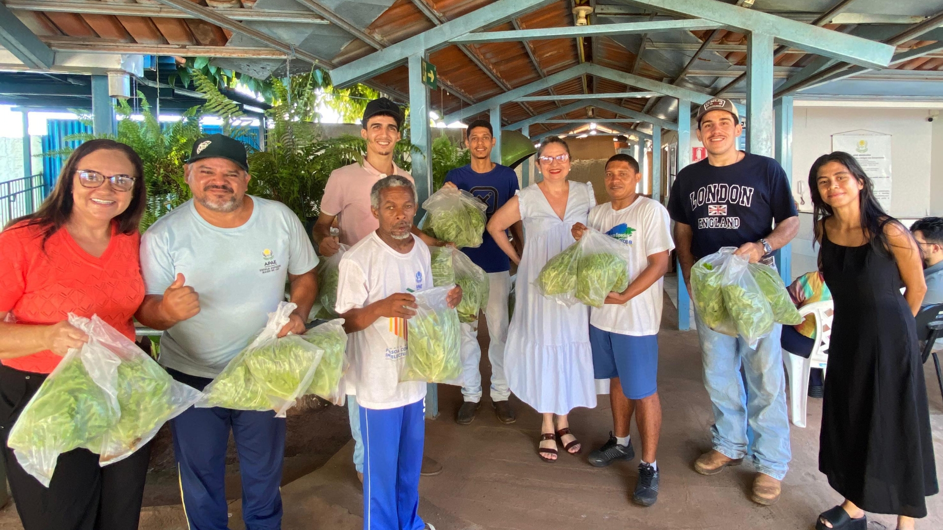 Acadêmicos de Agronomia do UNITPAC realizam ação beneficente com produção de alface para a APAE