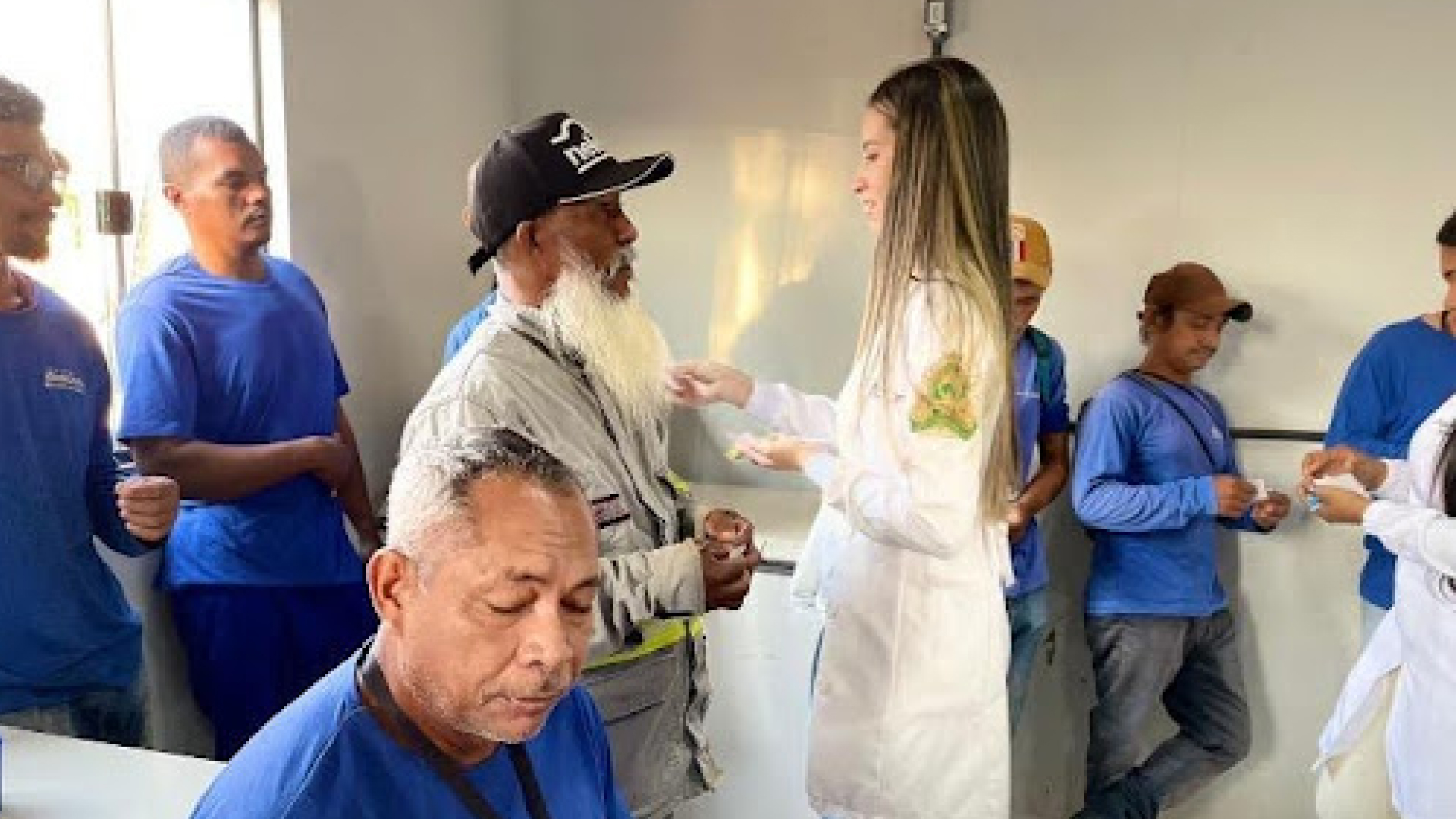 Acadêmicos de Enfermagem realizam ação educativa sobre a campanha Setembro Amarelo para os trabalhadores da infraestrutura de Araguaína e comunidade da unidade de saúde Dr. Raimundo Gomes.