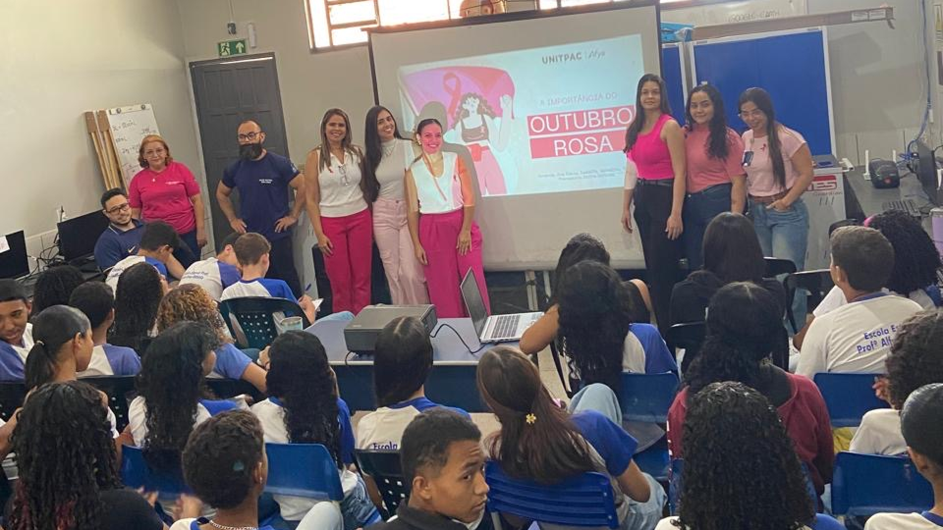 Acadêmicos do Curso de Enfermagem da Afya Unitpac Levam Conscientização do Outubro Rosa à Comunidade