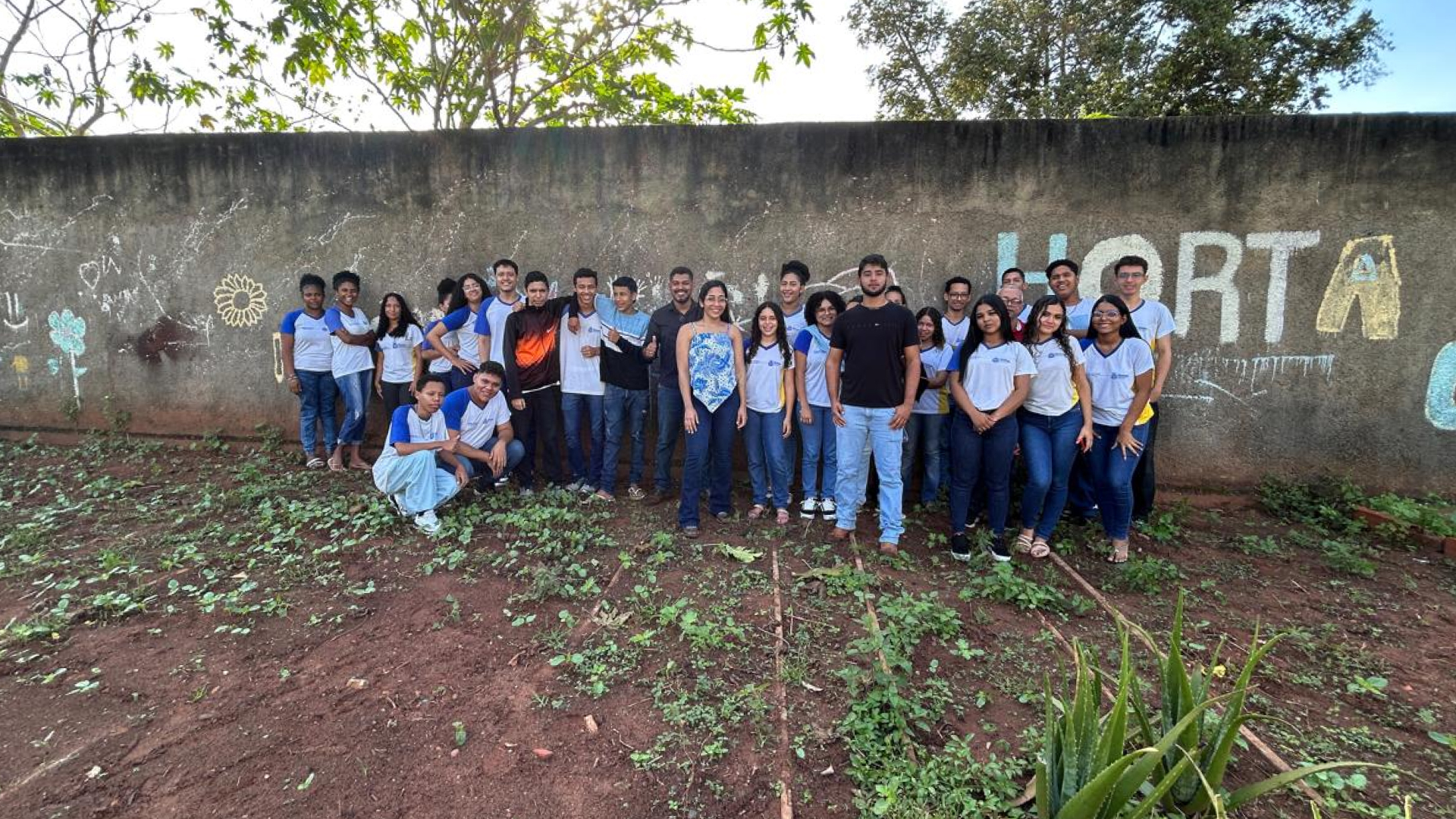 Agronomia em ação: estudantes revitalizam horta e promovem educação ambiental no Colégio Jardim Paulista!