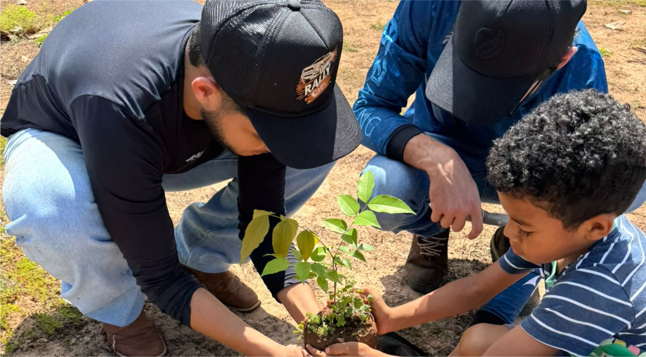 Agronomia que transforma: alunos revitalizam horta e plantam árvores no Educandário Espírita Francisco Thiesen!