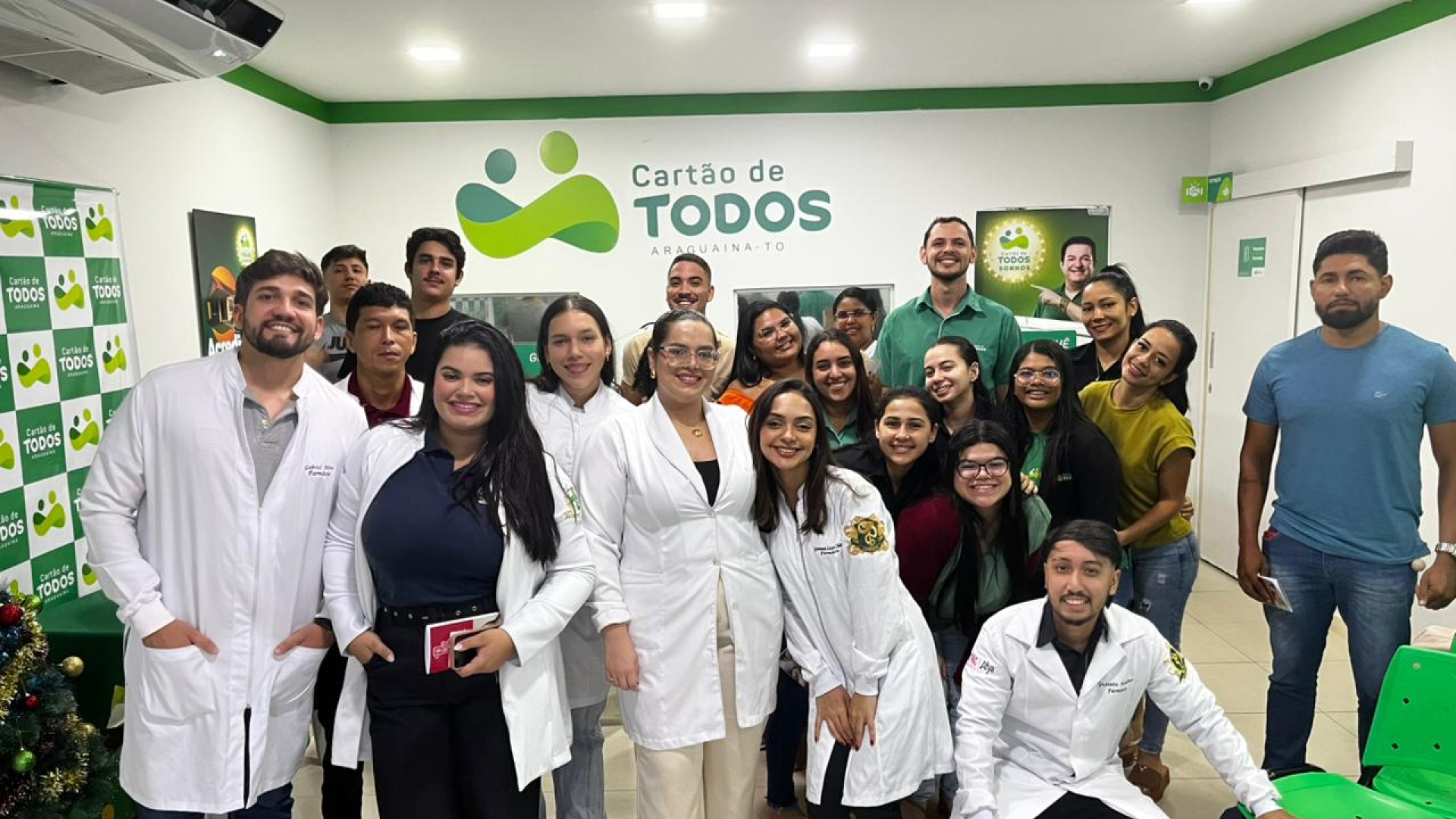 Alunos de Farmácia e Biomedicina Realizam Ação Educativa Sobre Hepatites Virais e HIV em Araguaína
