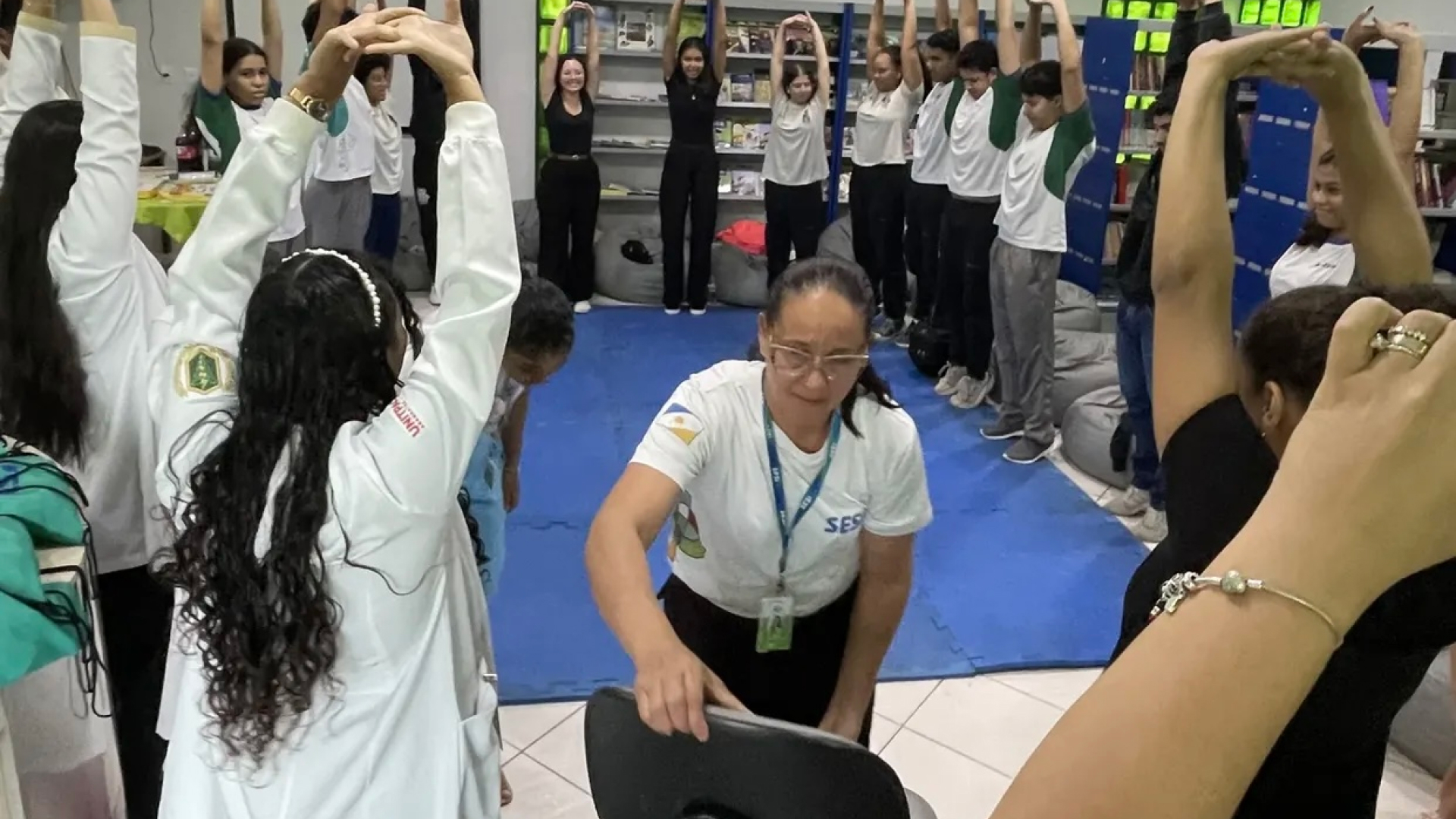 Alunos de Fisioterapia Realizam Ação Ergonômica na Escola SESI de Araguaína
