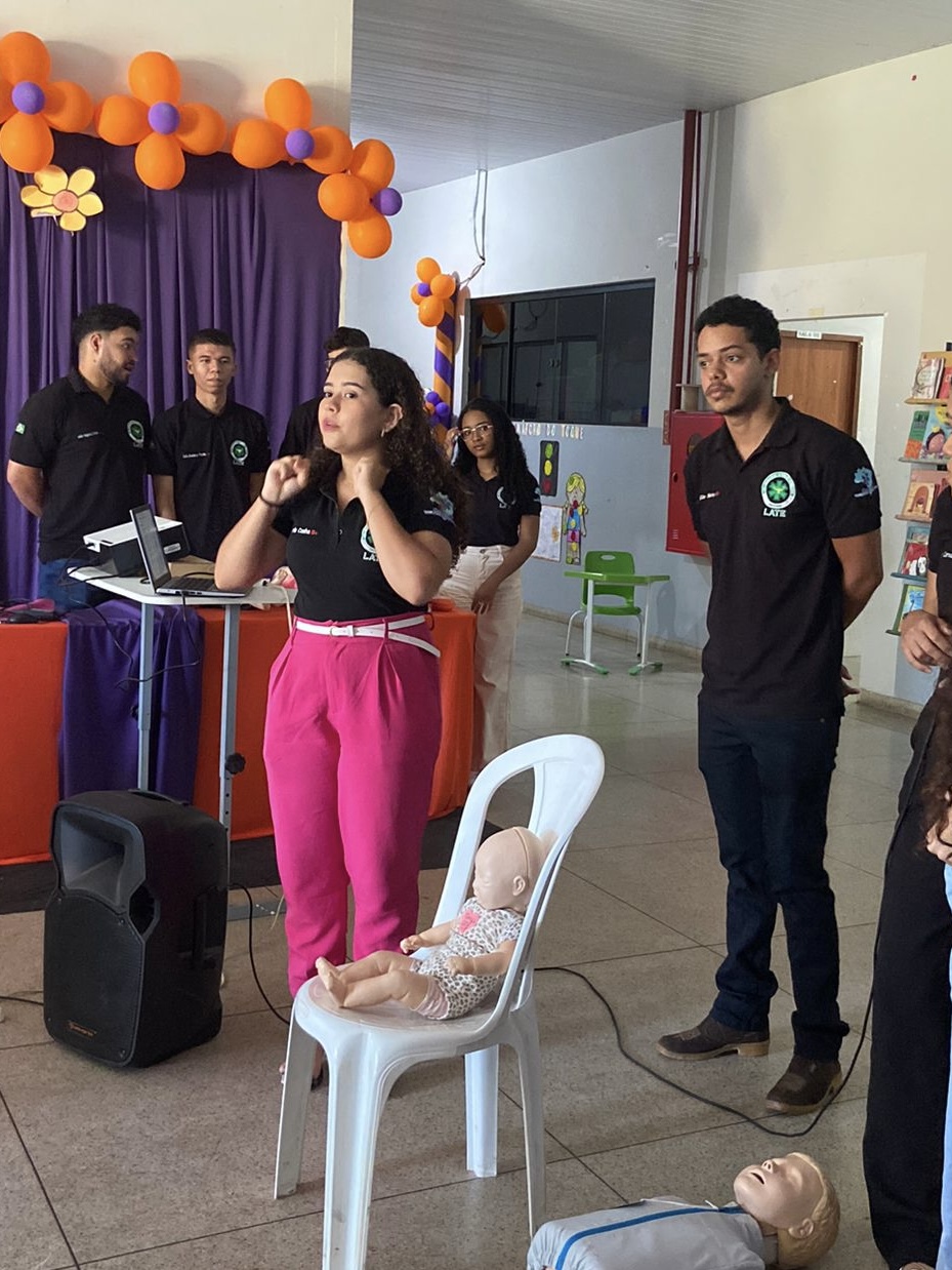 Capacitando os pais para situações de emergência: Palestra da LATE sobre suporte básico de vida