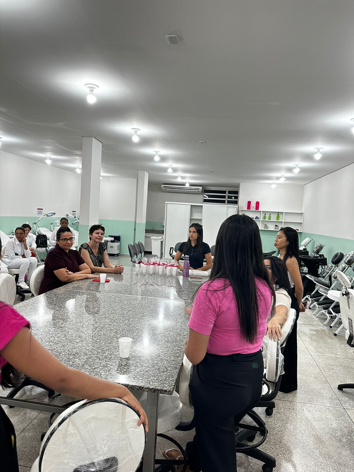 Celebrando a força e a solidariedade: Um encontro de cuidado e apoio para mulheres em tratamento Oncológico