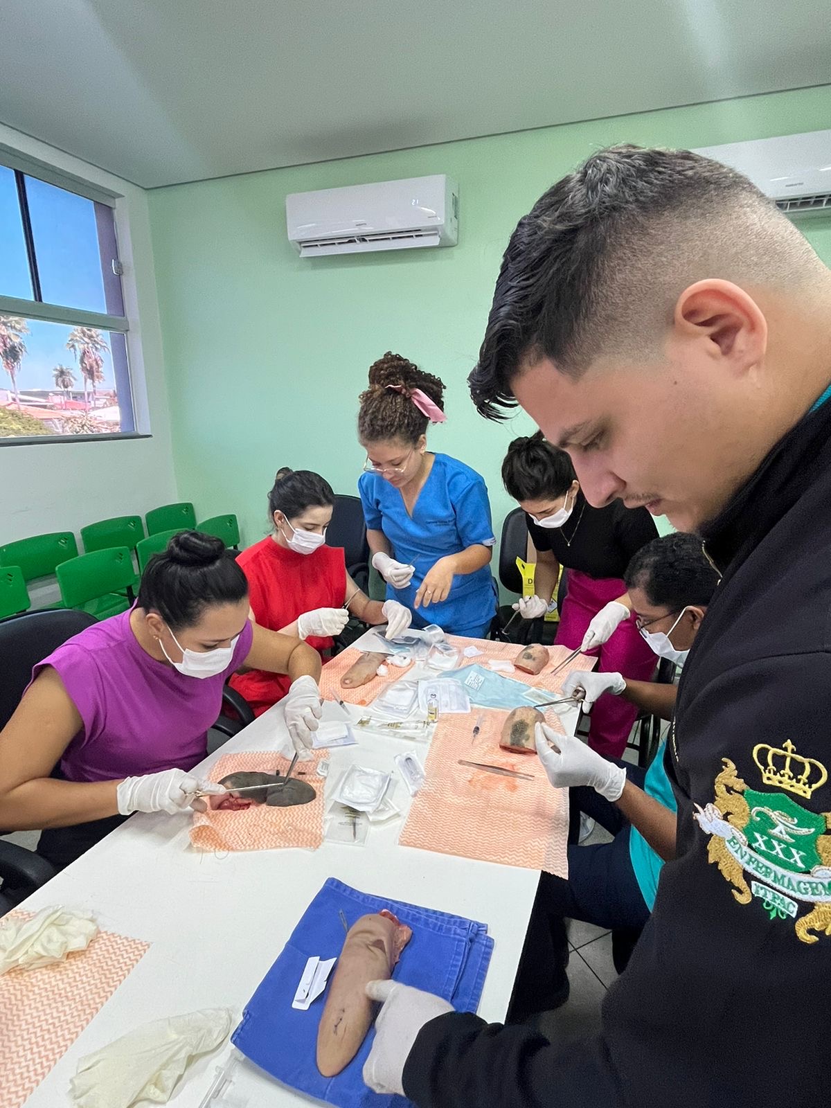 Curso de Suturas e Anestesia Local: Capacitação teórica e prática com a Liga LAECME