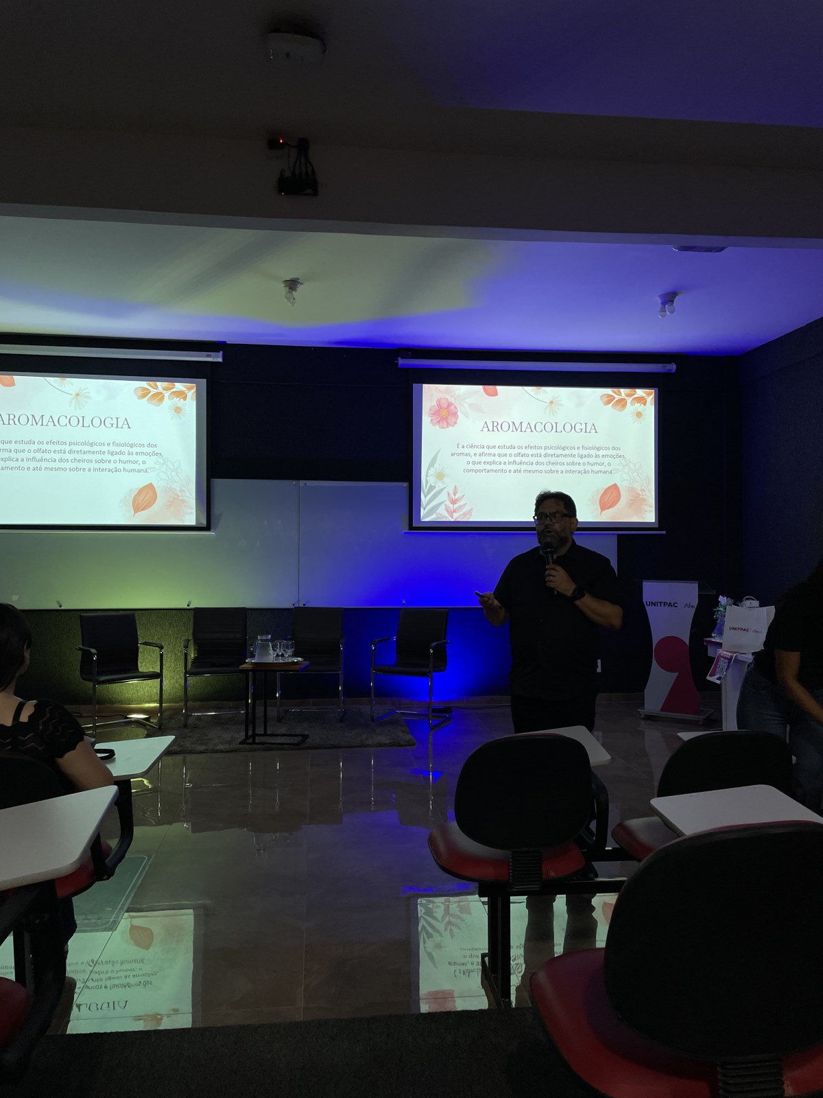 Explorando os Benefícios da Aromaterapia: Uma Jornada de Conhecimento e Bem-Estar na LAAB